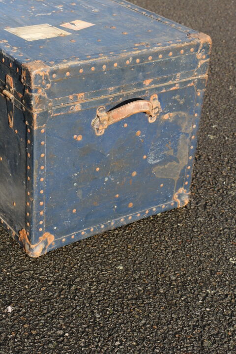 Old large-format trunk 930cm