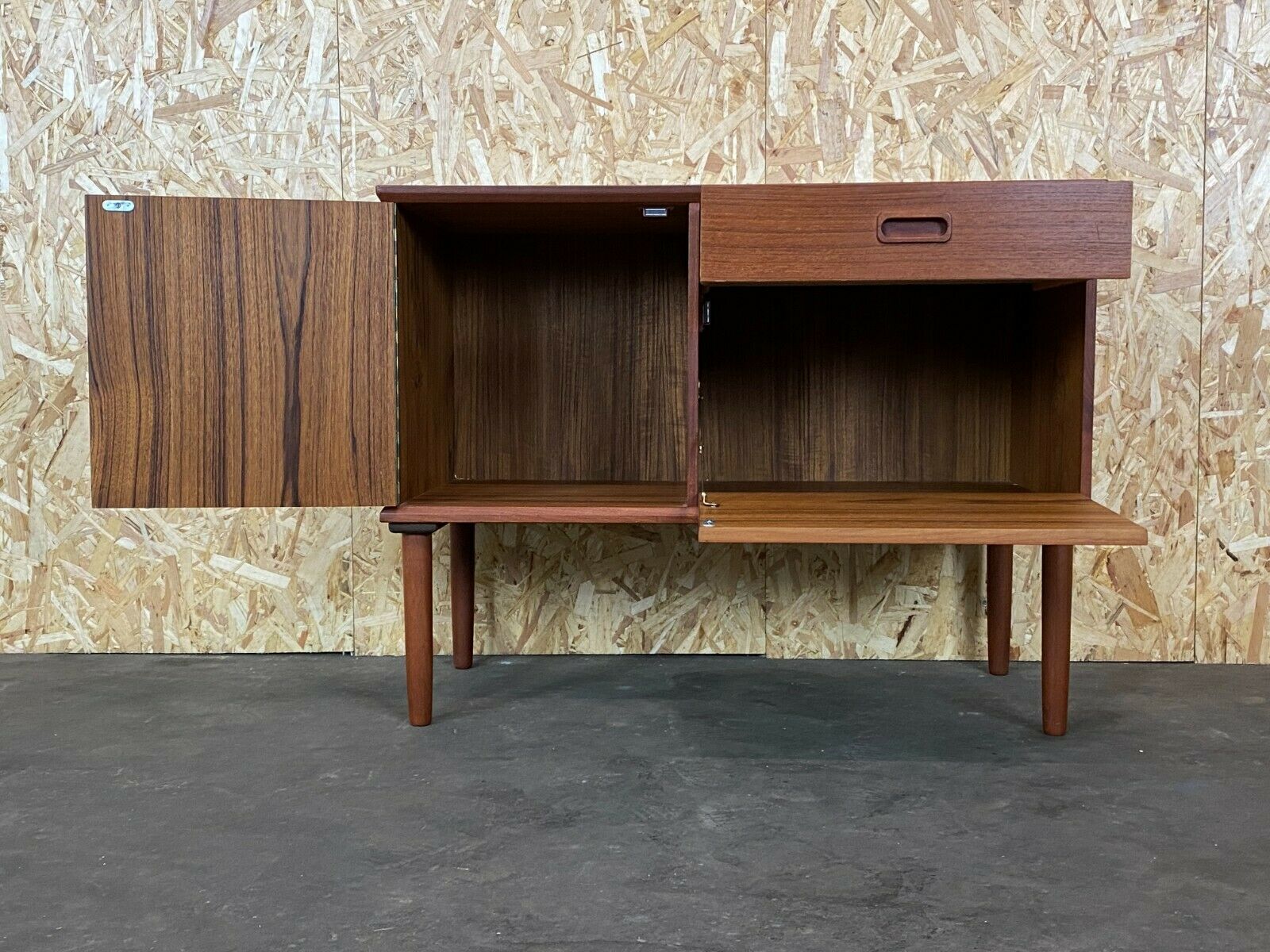 60s 70s teak sideboard Credenza cabinet Danish Modern Design Denmark 70s