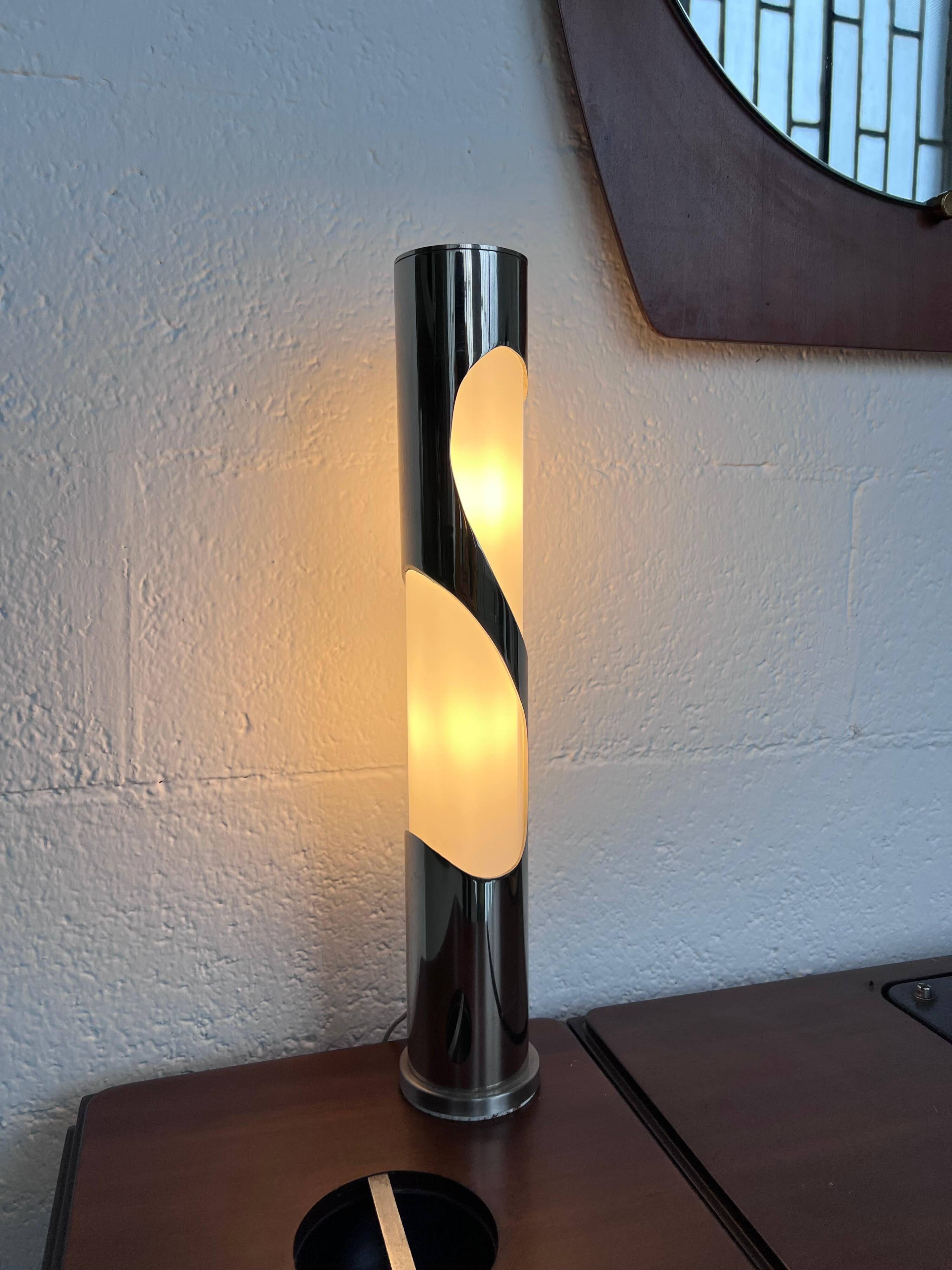 Lampe de table décorative vintage française de l'ère spatiale en métal chromé et en verre