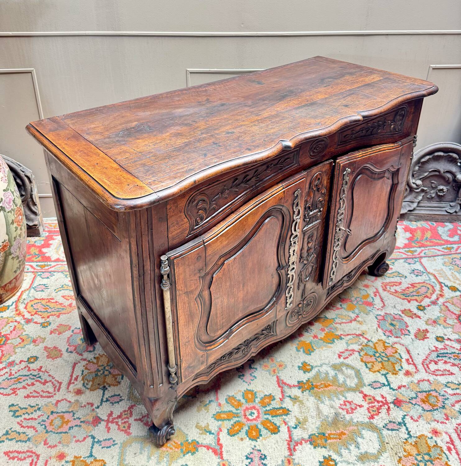 Buffet provençal en noyer d’époque Louis XV XVIII