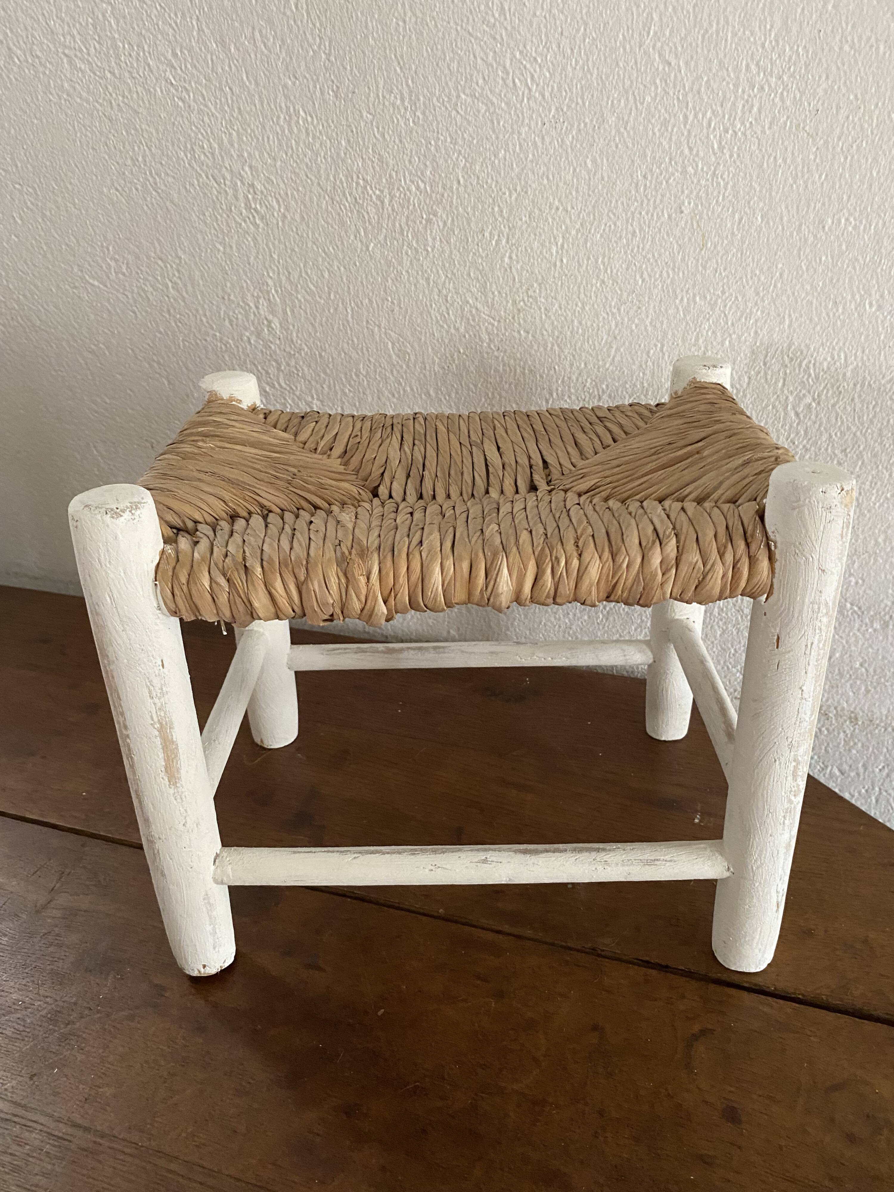 Straw and wood footrest.