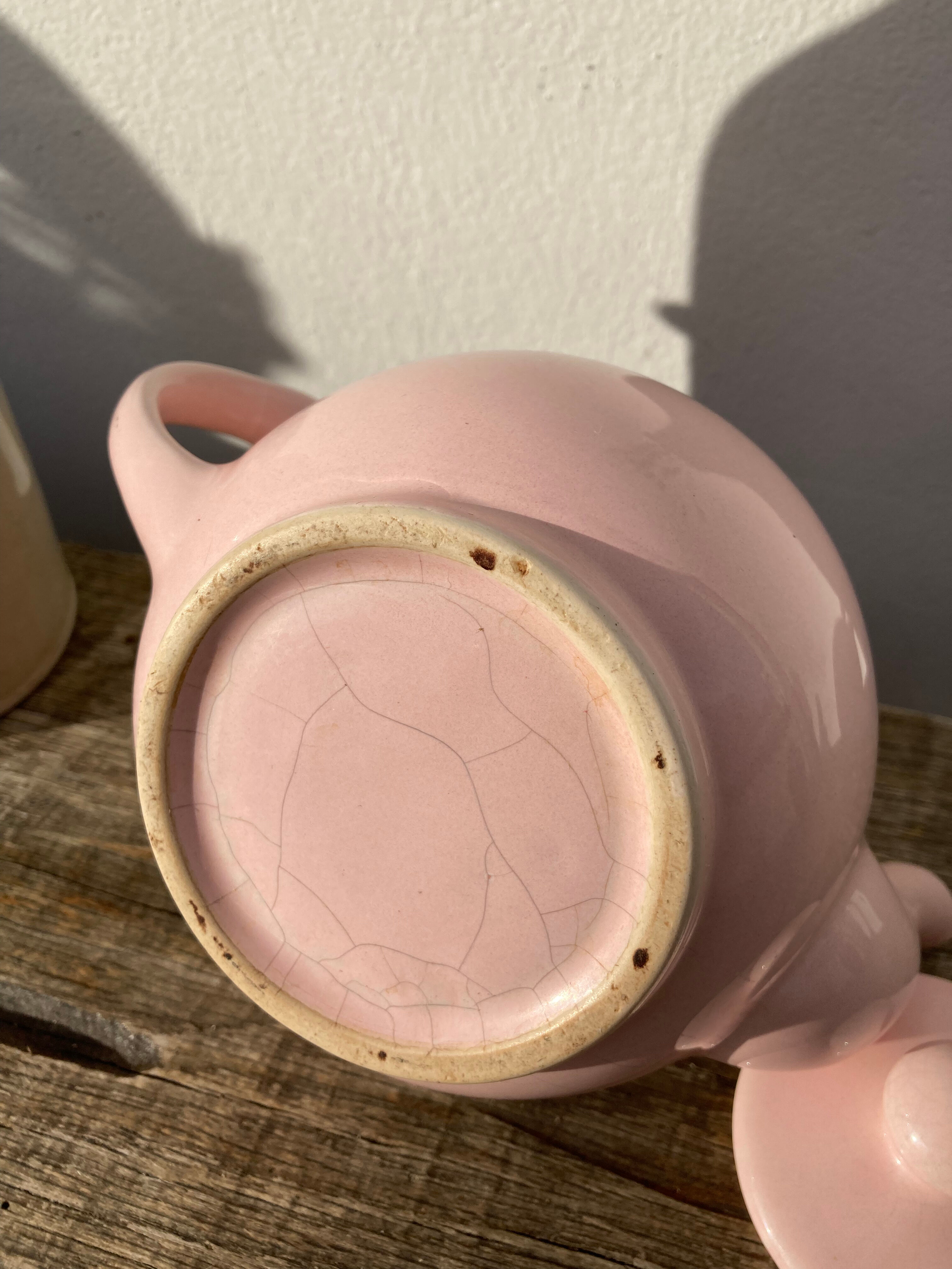 Théière anglaise en céramique rose vintage