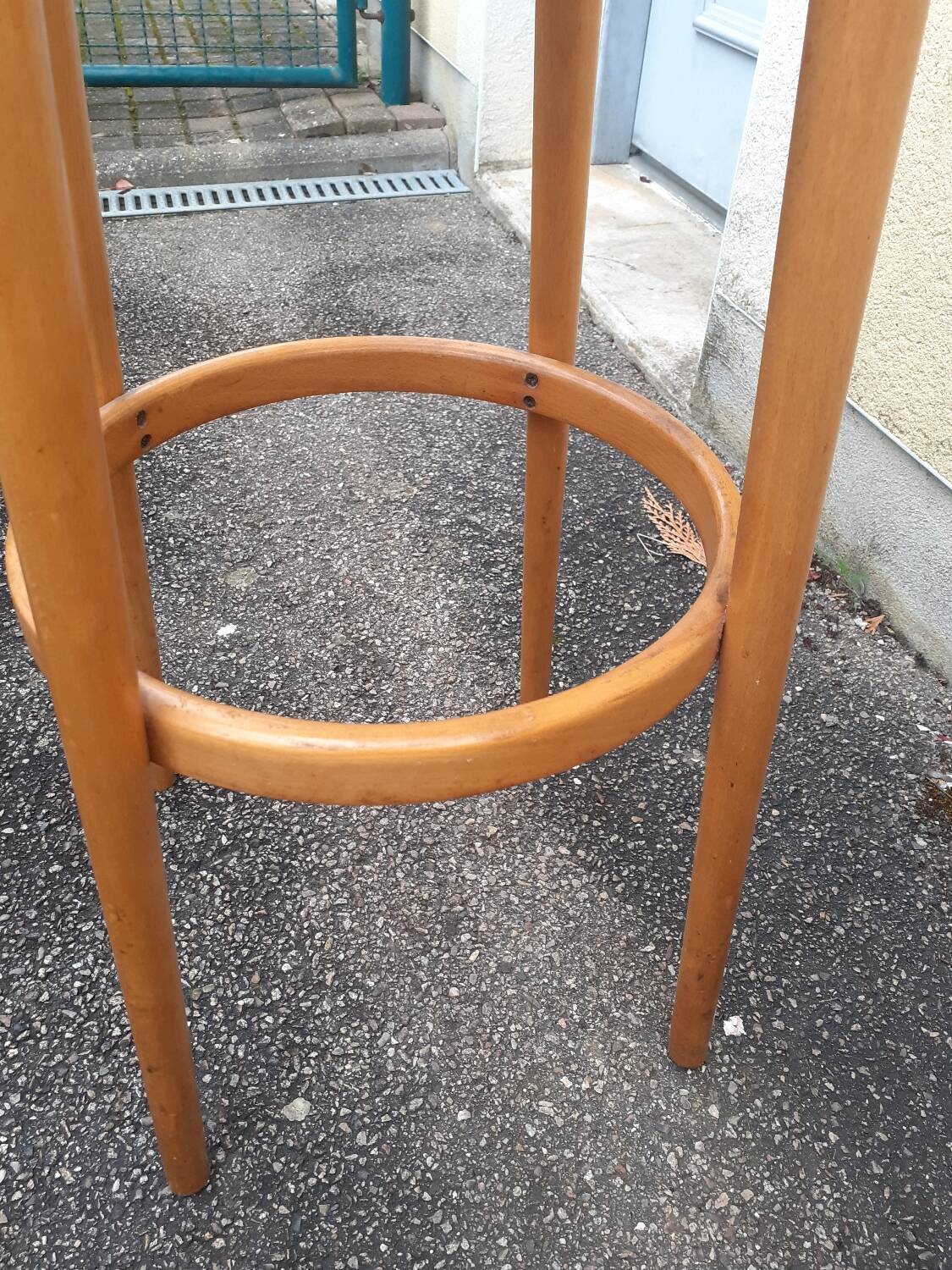 Bar stool