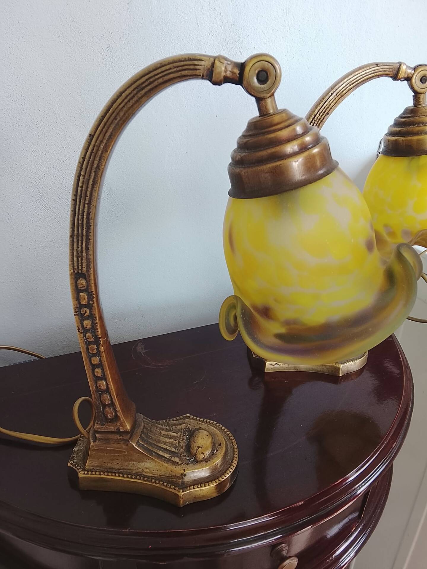 2 pretty lamps to be placed
