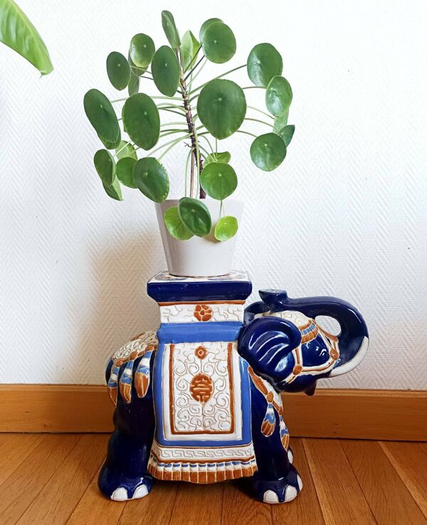 Tabouret ou porte plante éléphant en céramique bleu