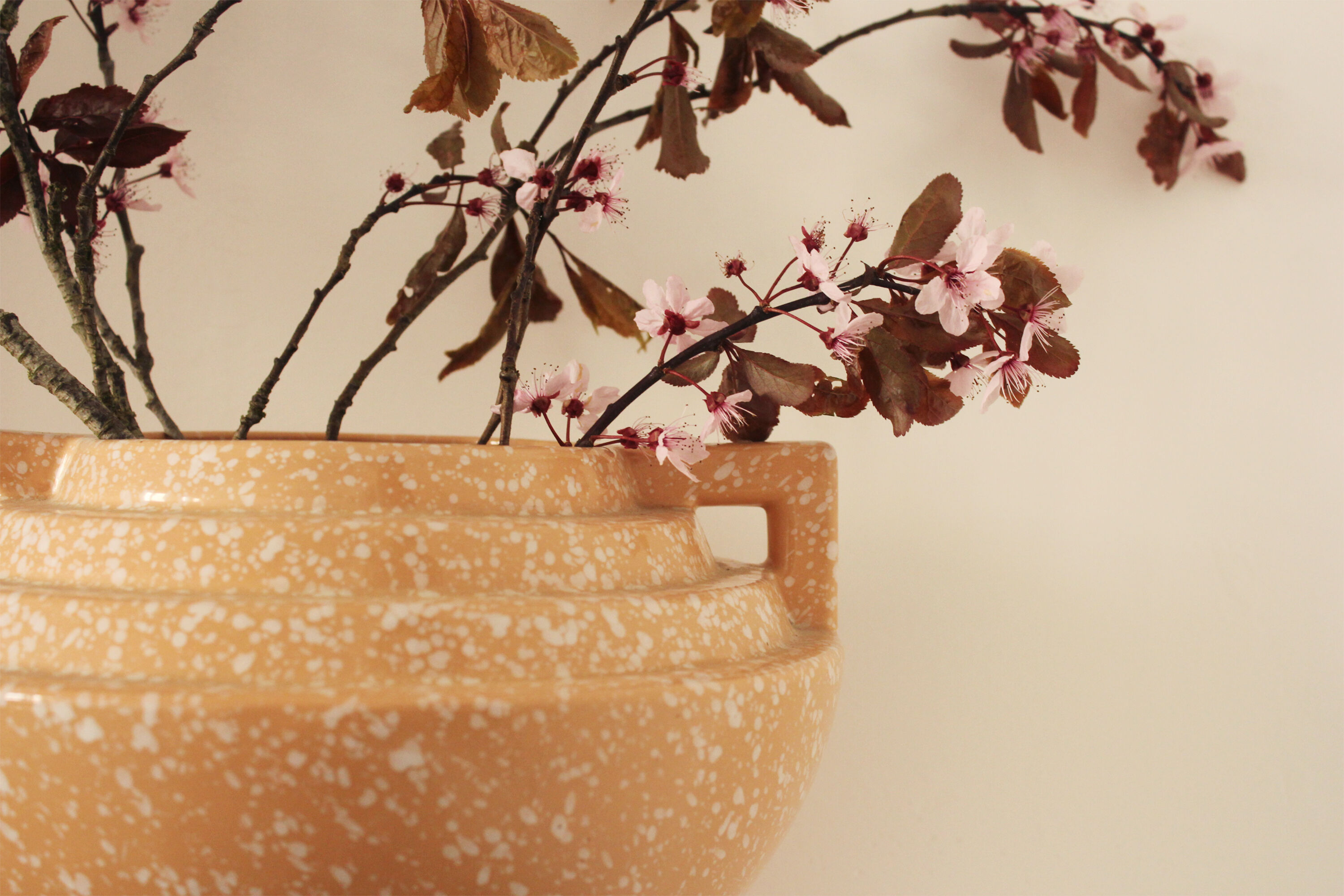 Vase original rose pâle moucheté de blanc