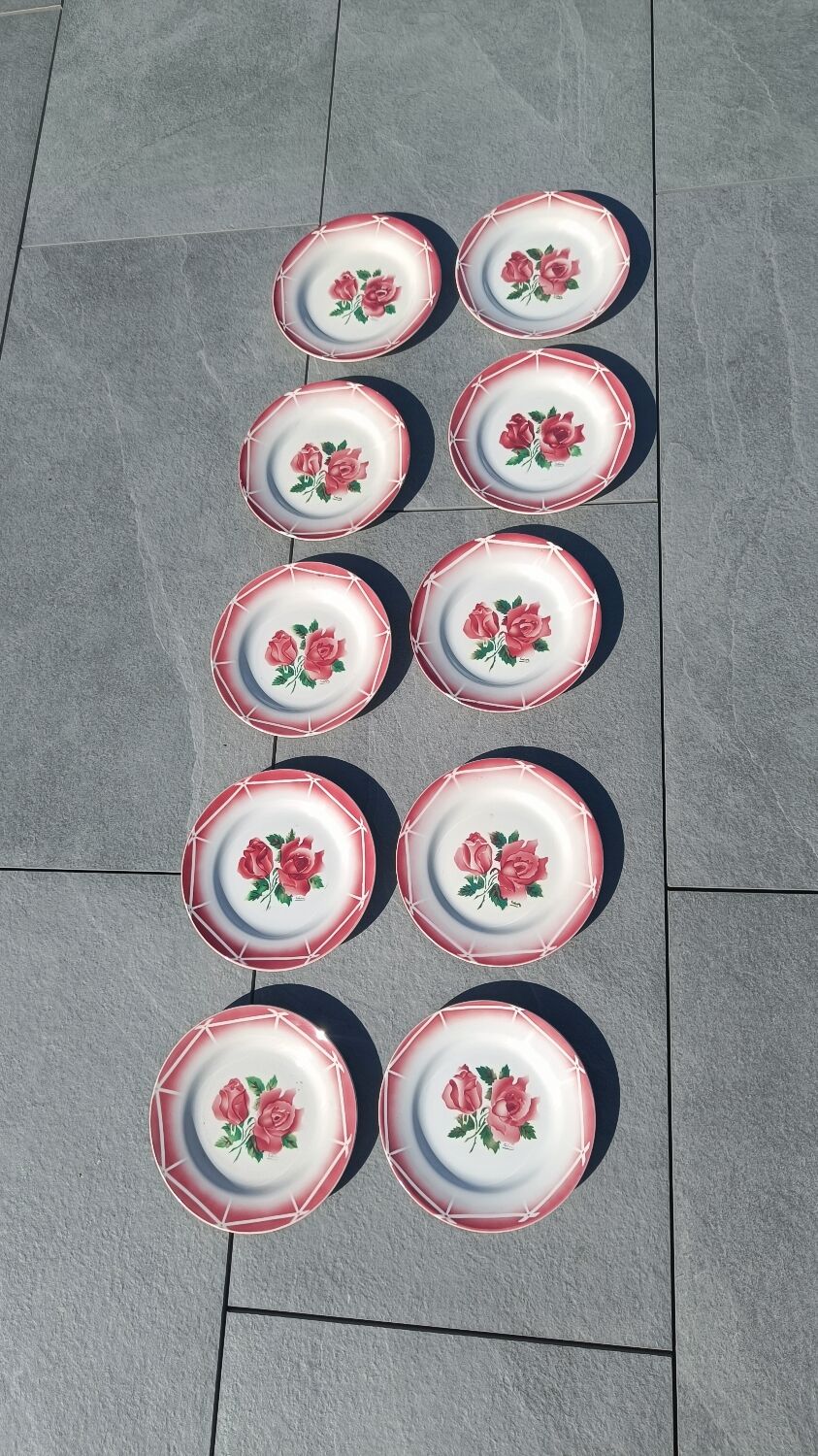 flat plates Digoin Sarreguemines Cibon – red roses decoration – vai