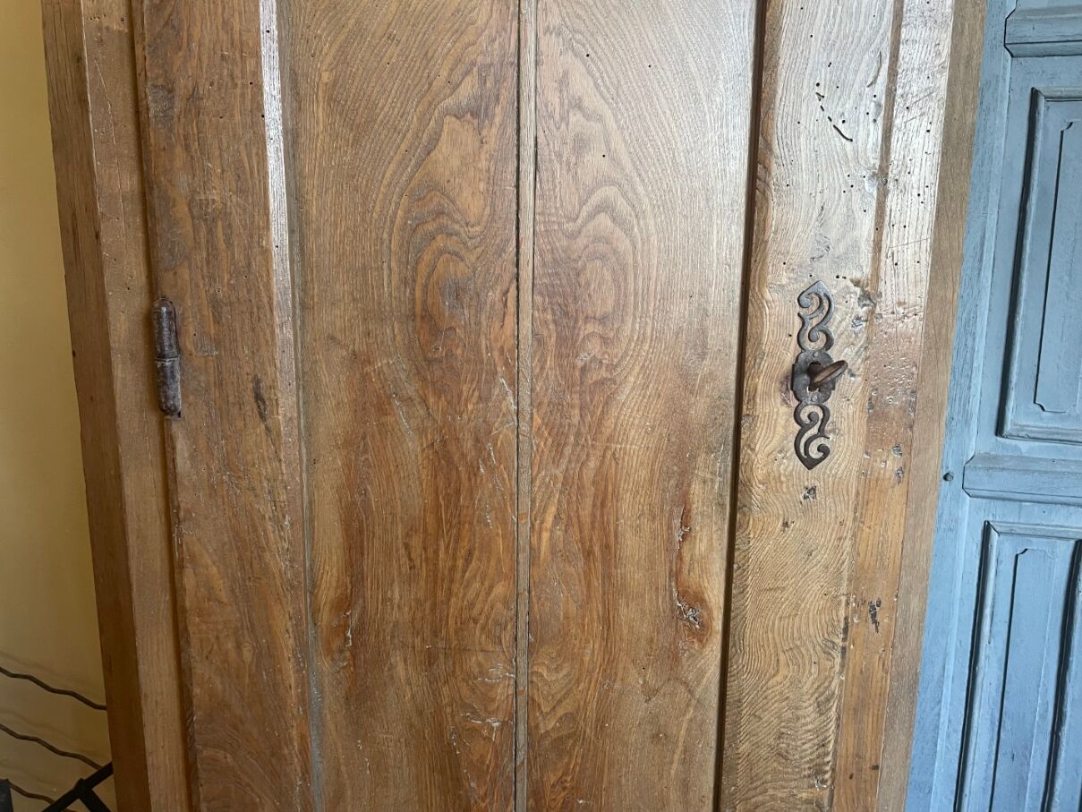 Armoire d'angle provinciale XIXe siècle noyer/chêne