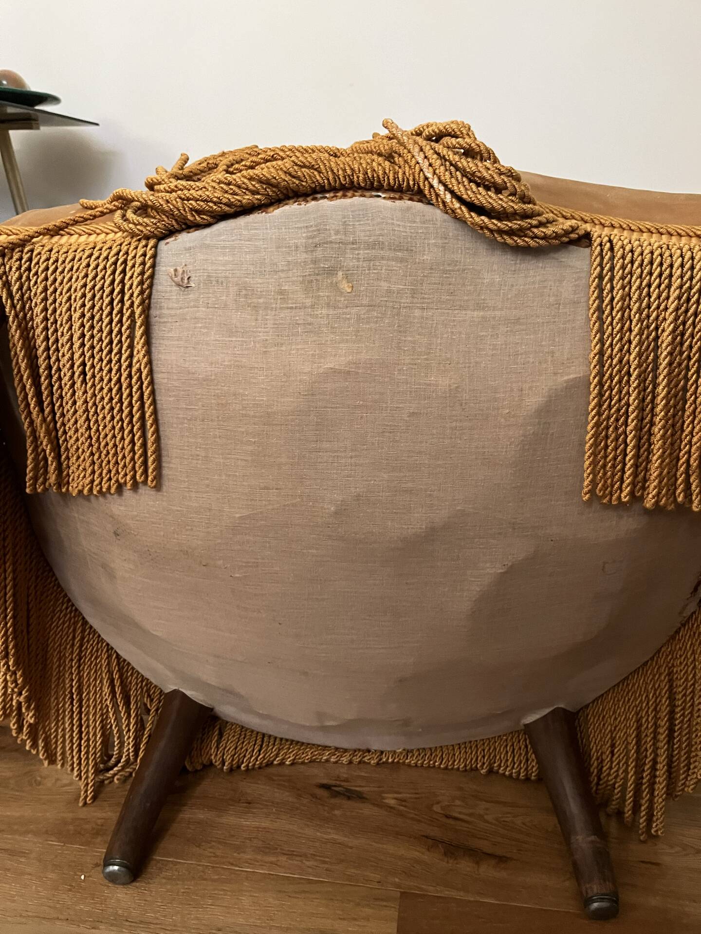 Joli fauteuil crapaud ancien velours moutarde