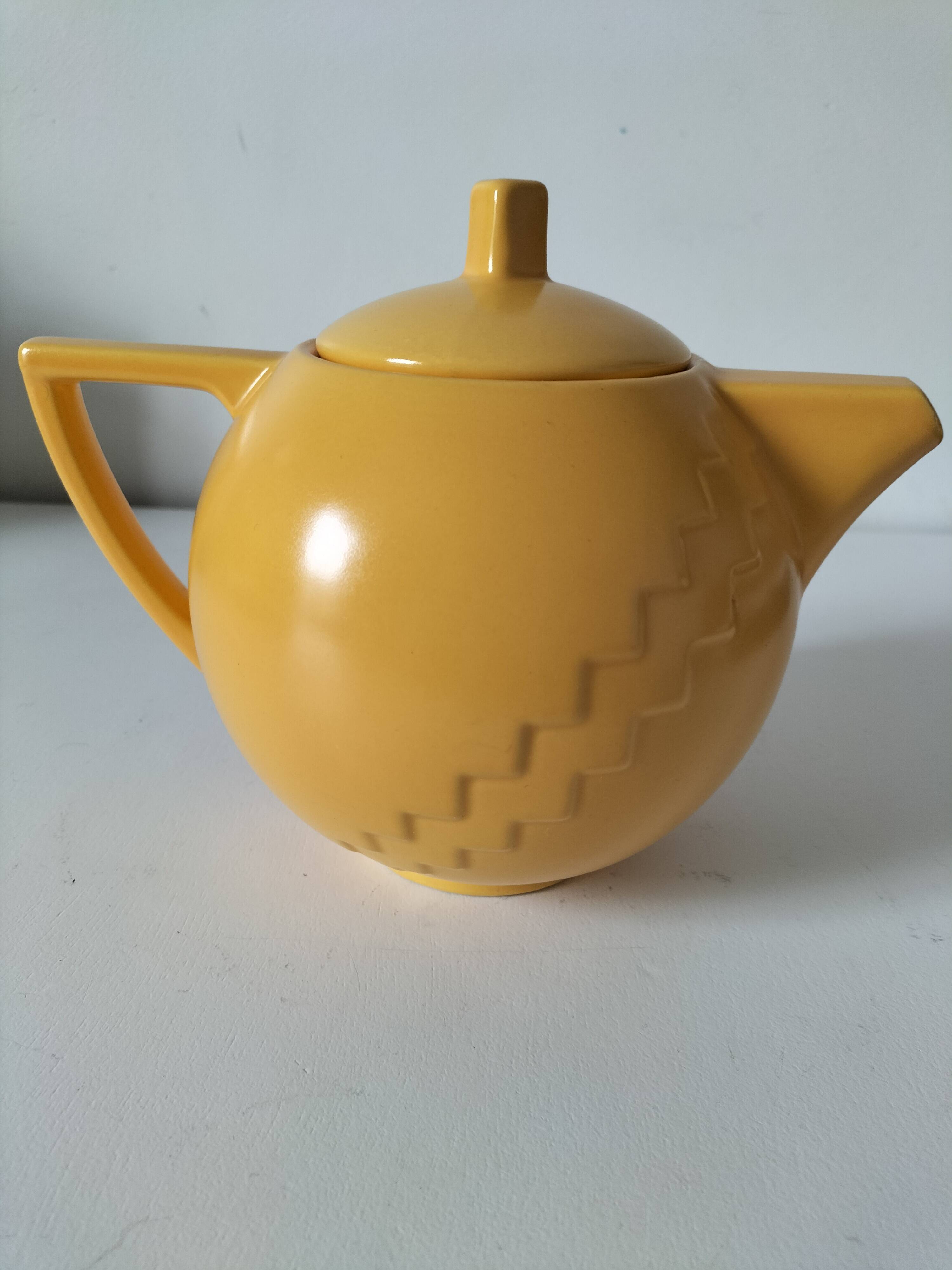 Salins Teapot – Memphis Design 1980s, Golden Yellow Color