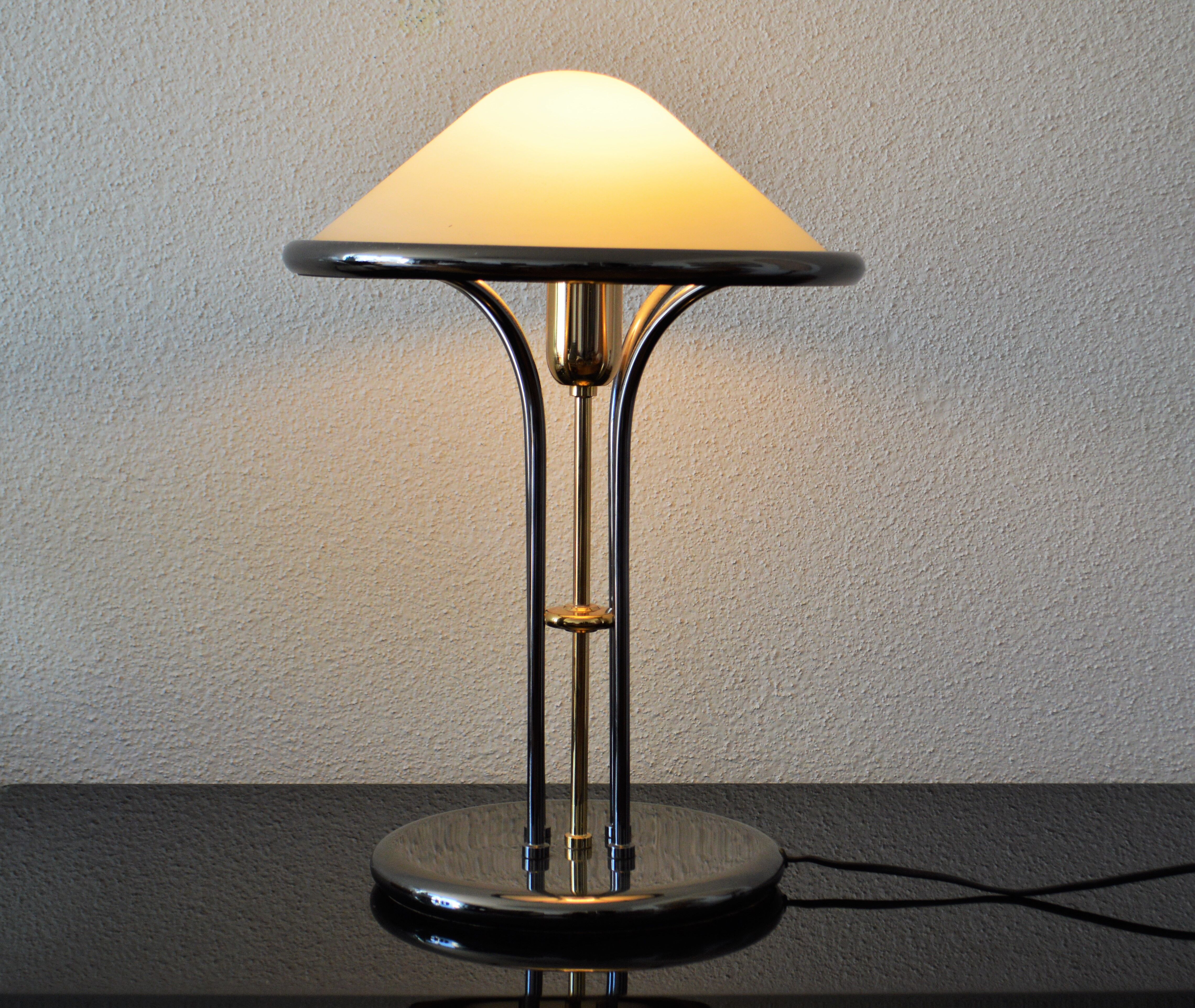 Italian floor lamp from the 80s/90s design