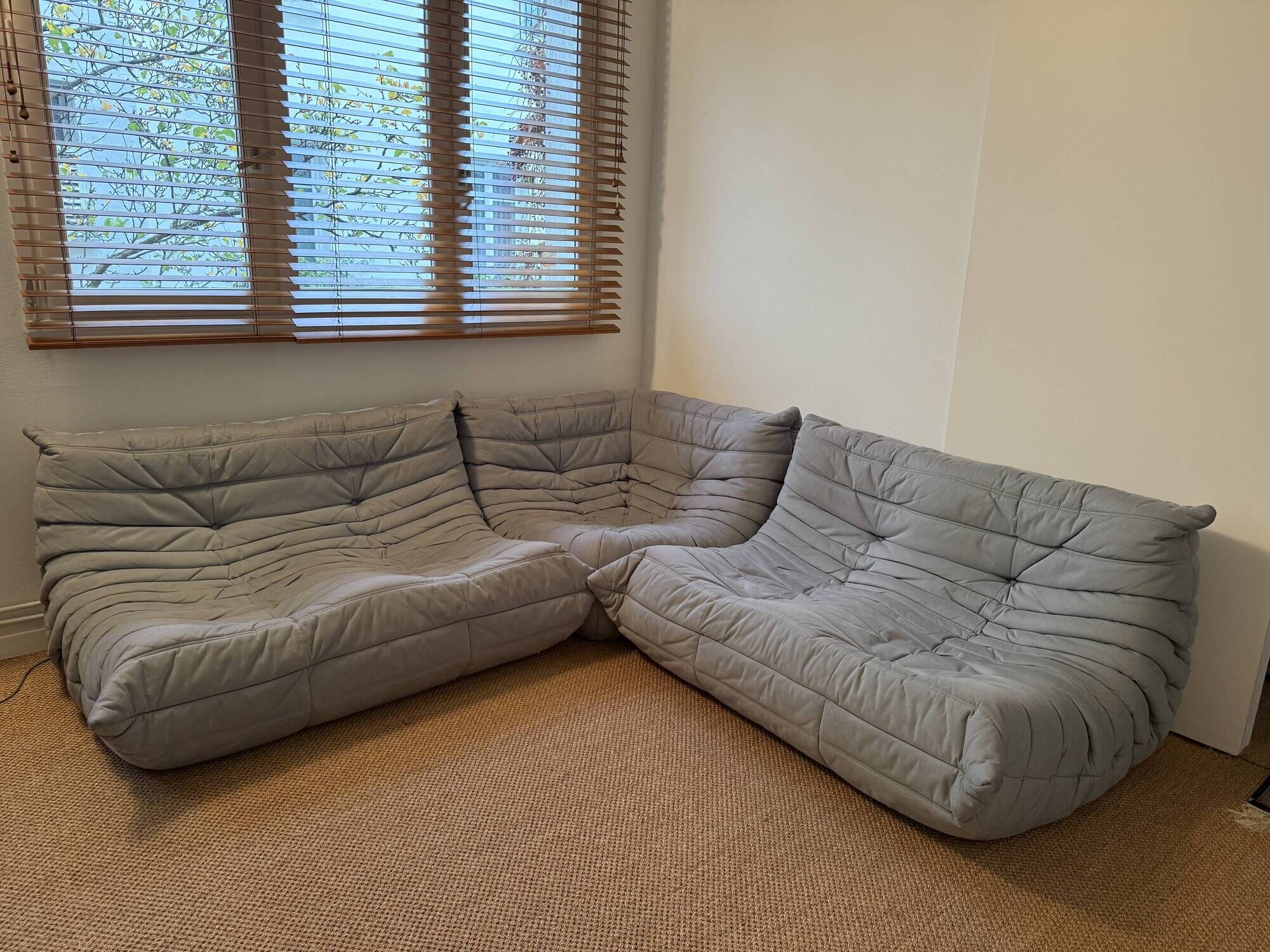 Un canapé d’angle ligne roset modèle togo2 fois 2 places + fauteuil d’angle