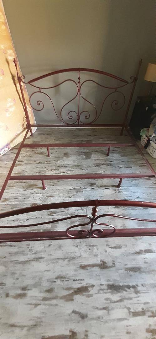 wrought iron bed frame