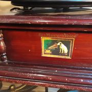 Former gramophone the voice of his master with brass pavilion, with a disc 78