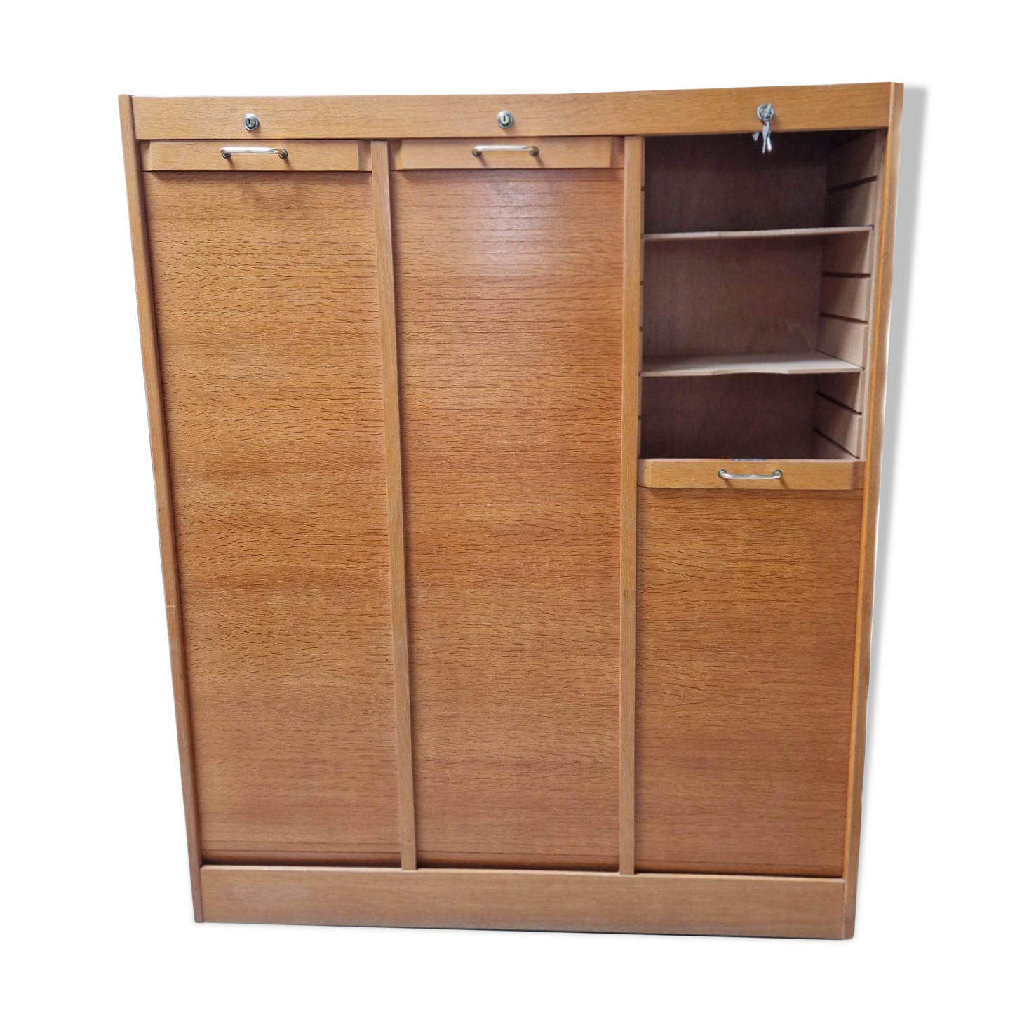 Triple curtain binder cabinet