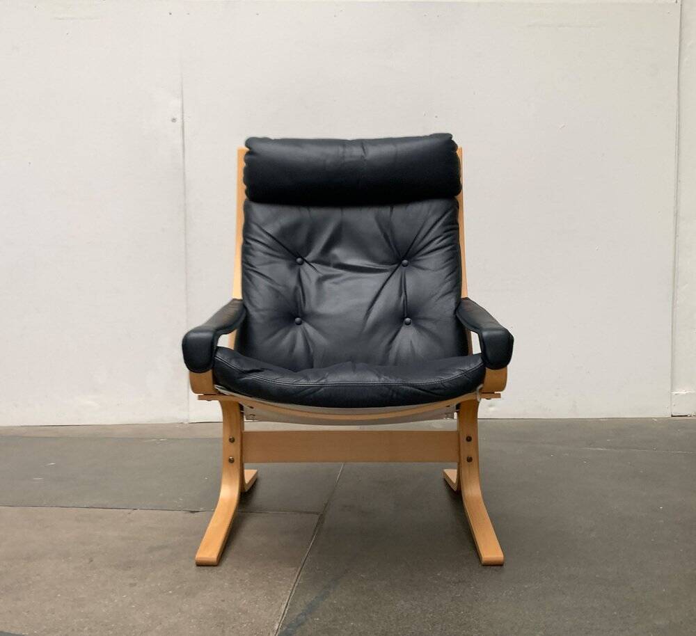 Siesta lounge chair set in Norwegian leather with ottoman by Ingmar Relling for Ekornes