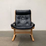 Siesta lounge chair set in Norwegian leather with ottoman by Ingmar Relling for Ekornes