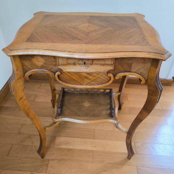Table travailleuse (Couture) de style Louis XV