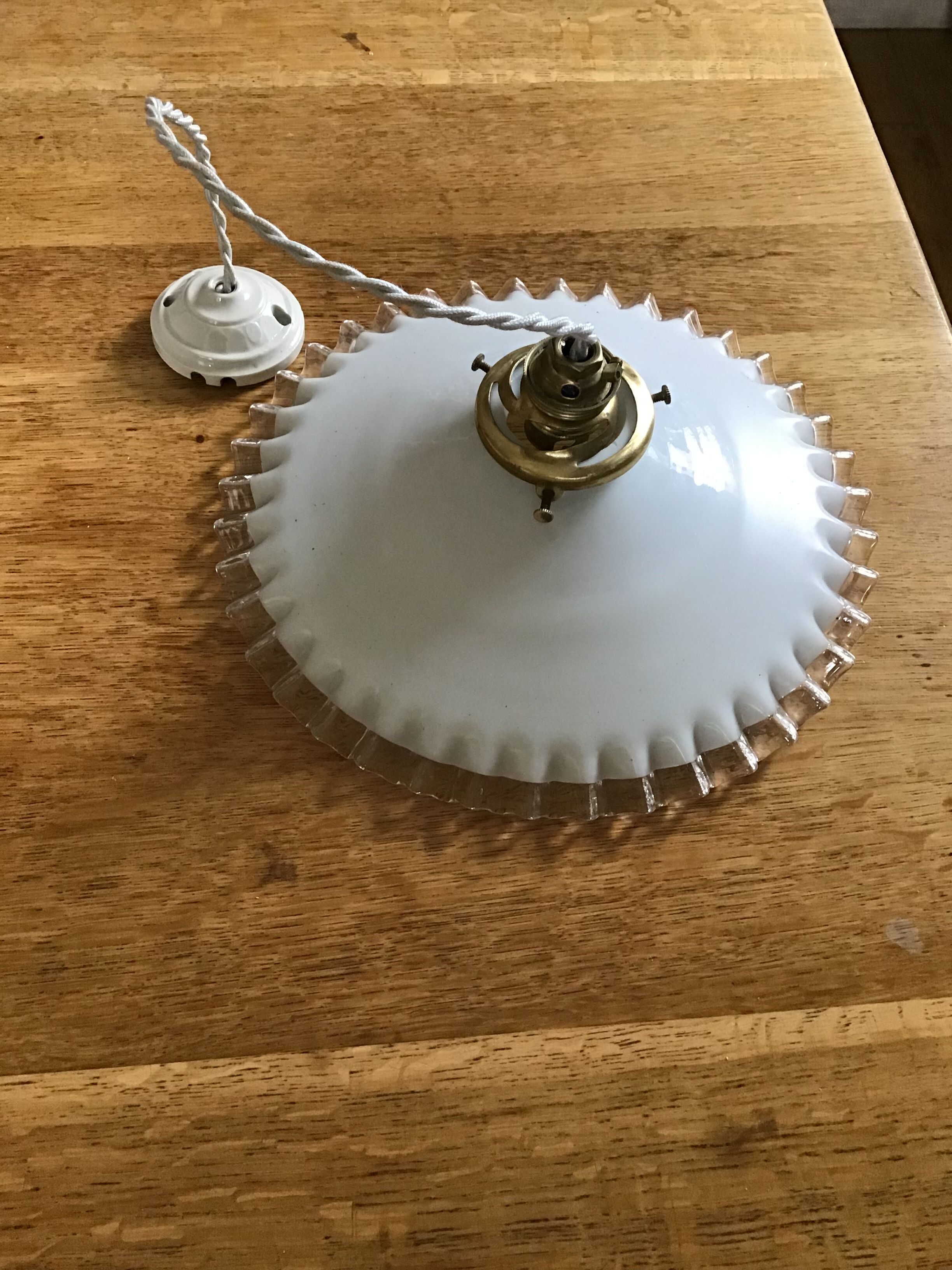 Suspension en opaline