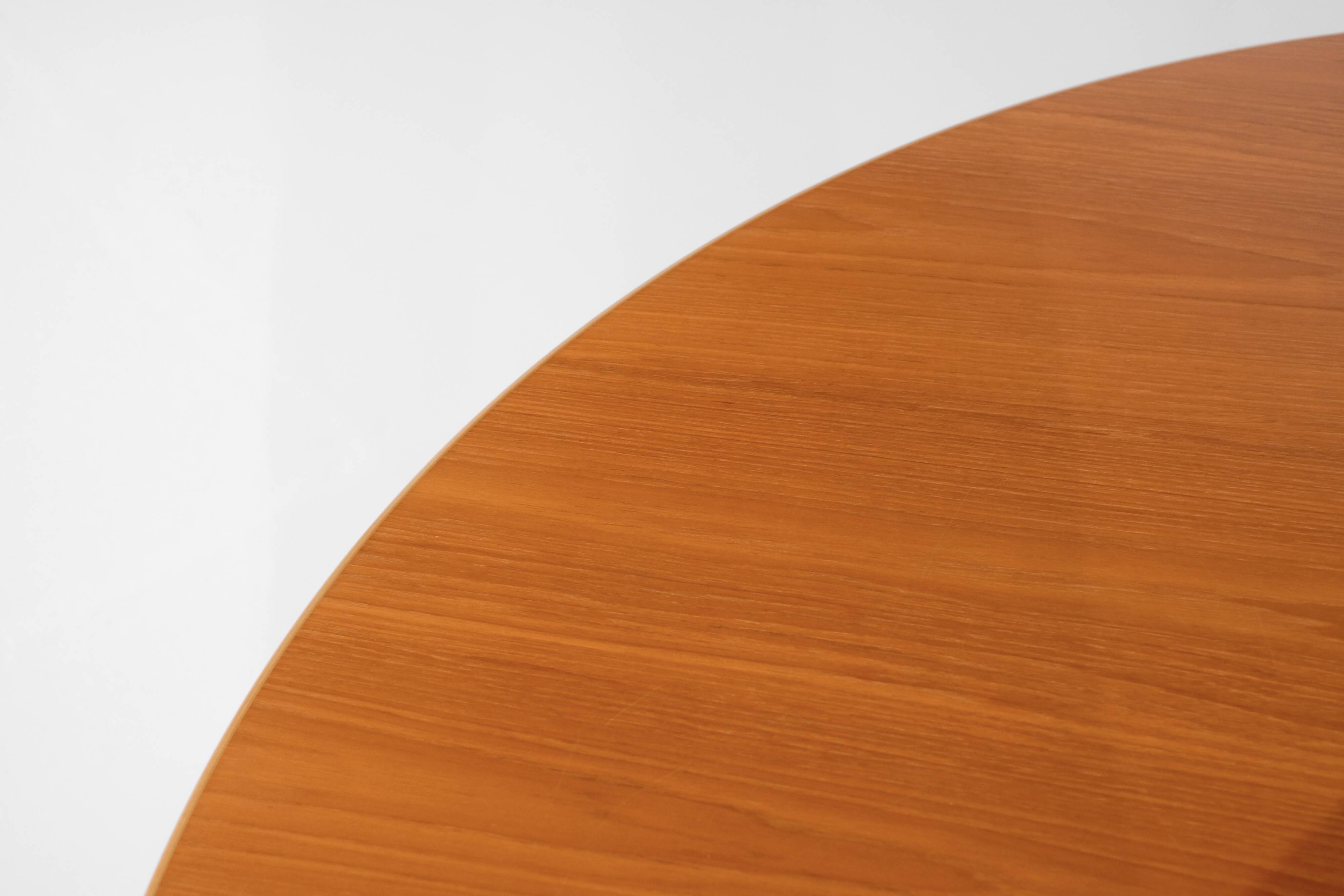 Wooden "Tulip" table by Eero Saarinen for Knoll Studio, USA 1958.