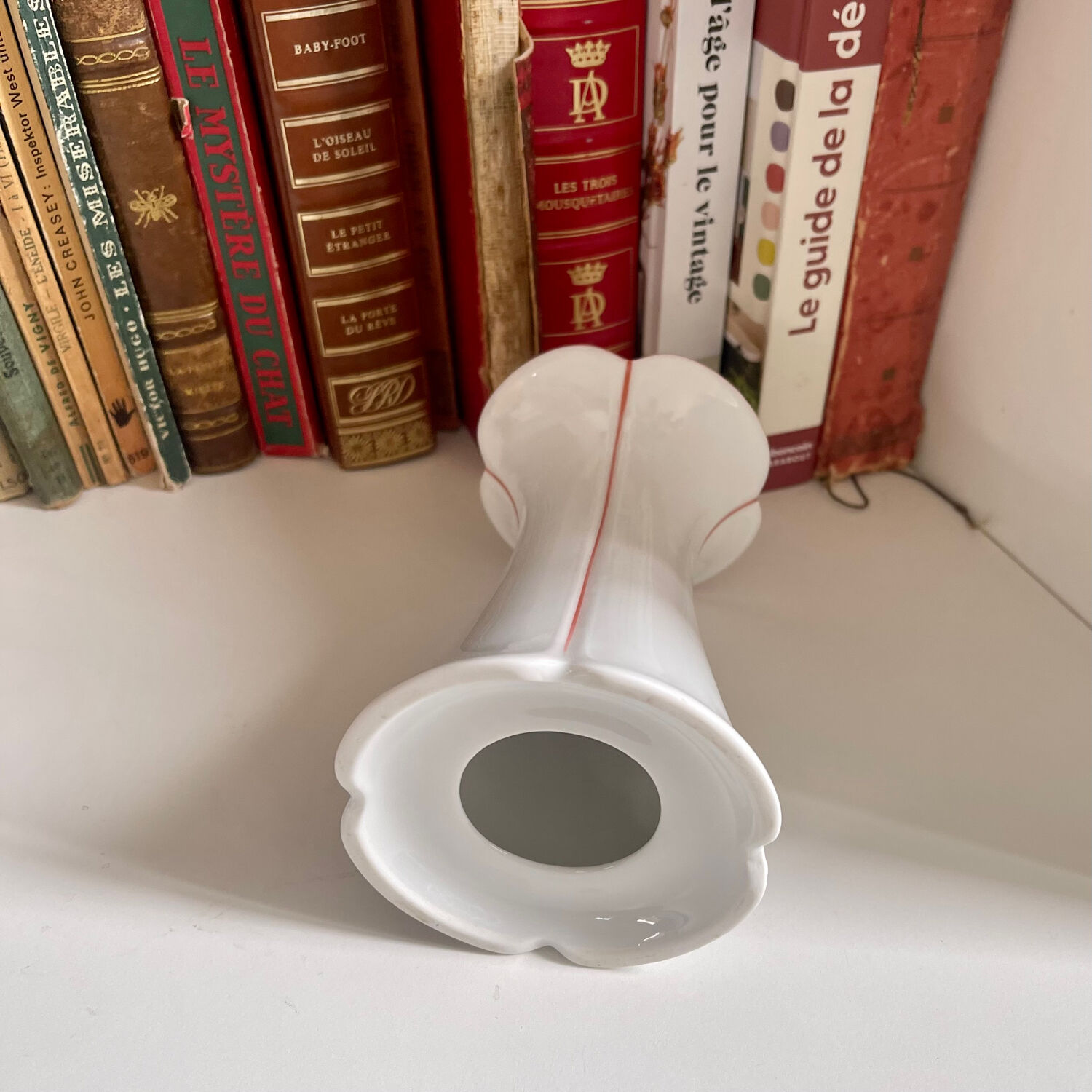 Porcelain candle holder