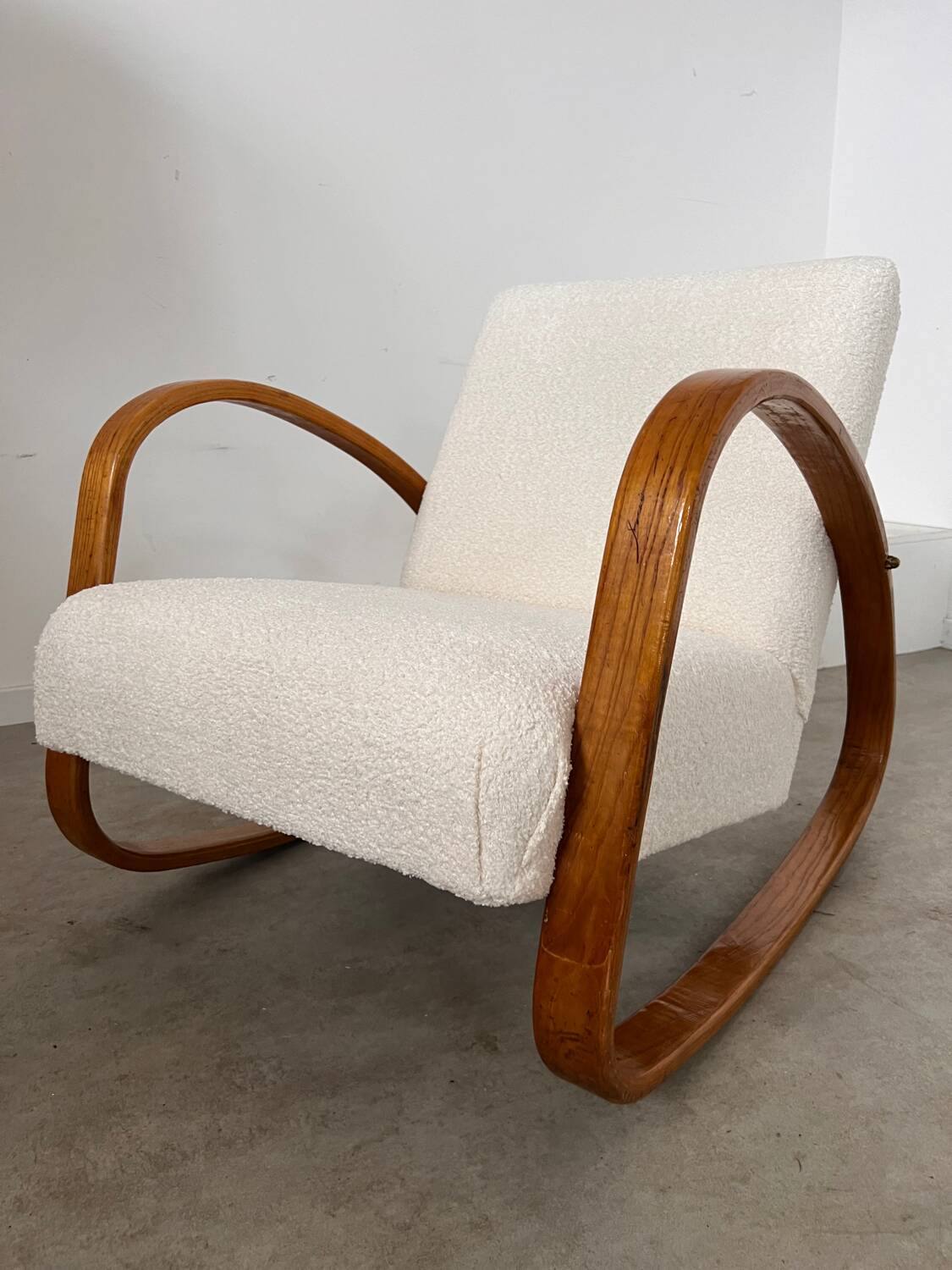 Fauteuil bois courbé rocking-chair des annees 50 style art deco design français bois et bouclette