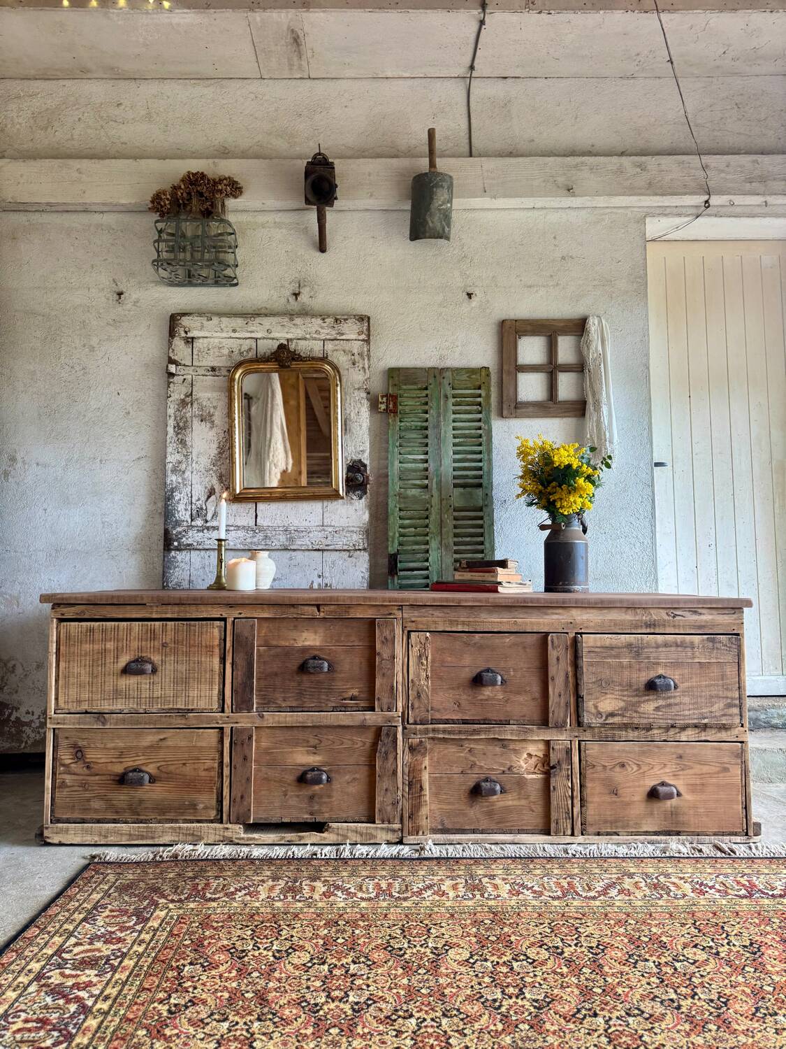 The workshop cabinet with 8 drawers.