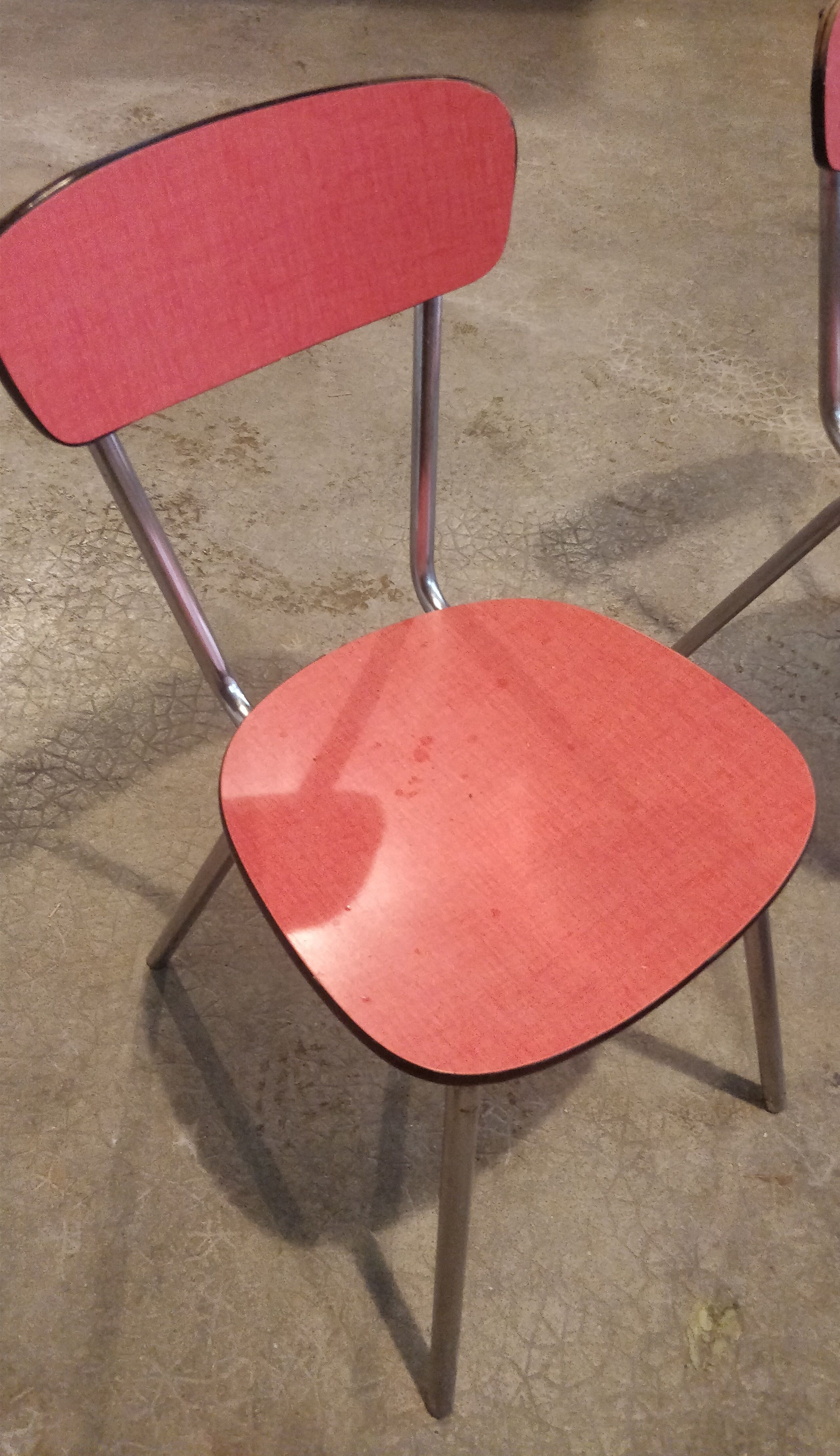 Lot de 2 chaises plus 1 tabouret formica