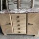 Commode en bois brut dessus marbre