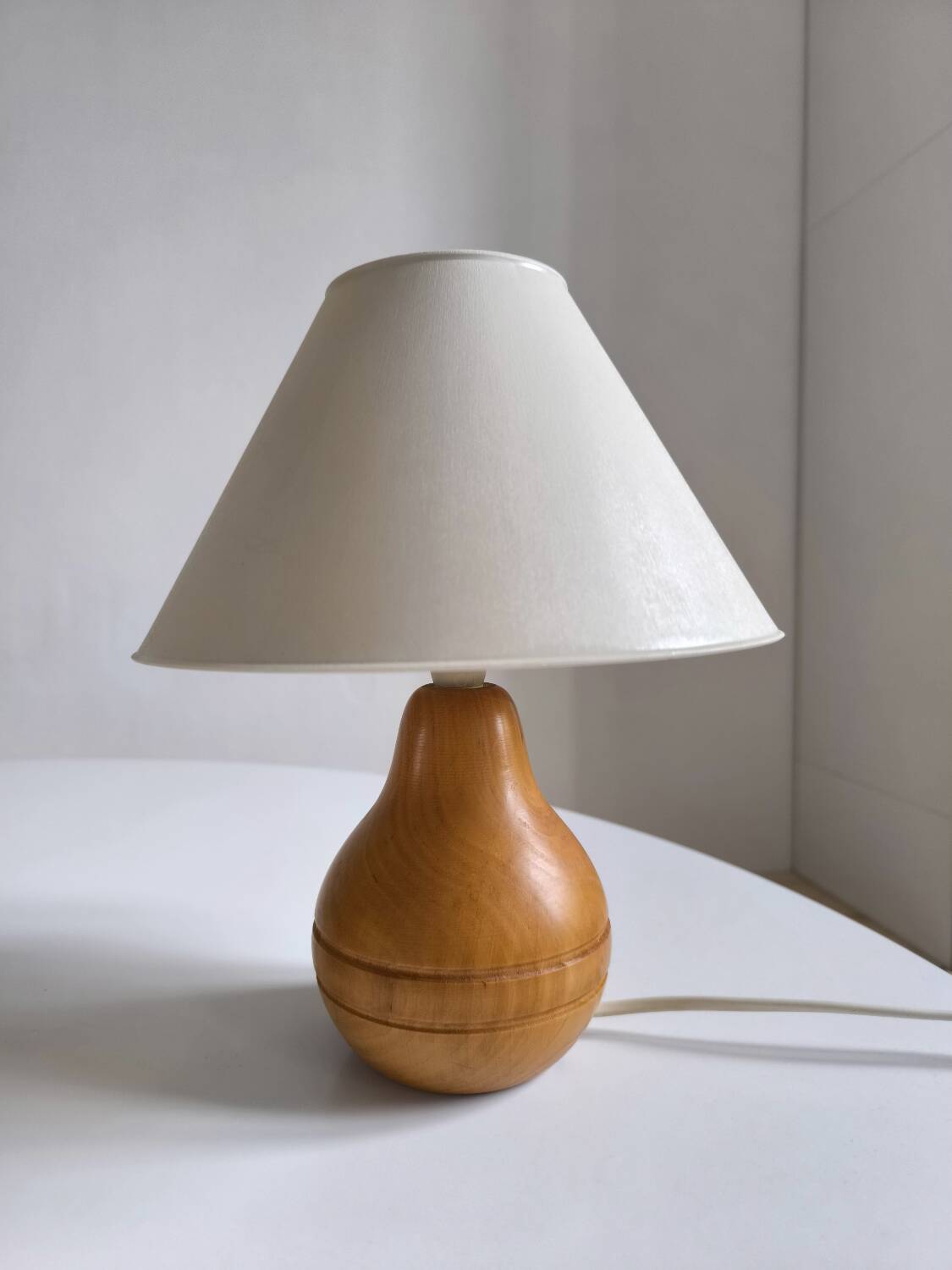 Wooden ball table lamp