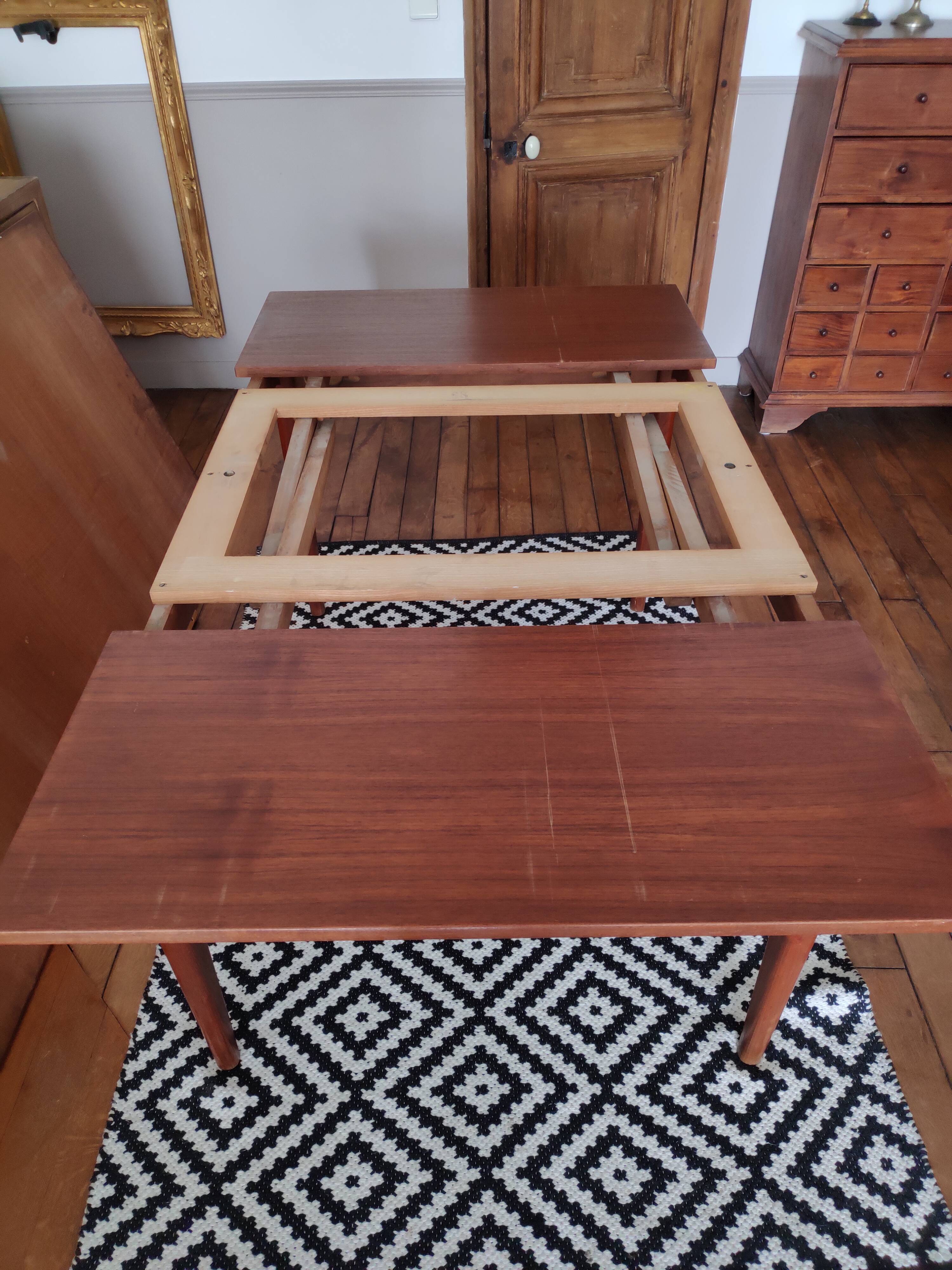 Scandinavian dining expandable room table