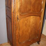 Louis XV bonnetière in walnut from the late 18th century