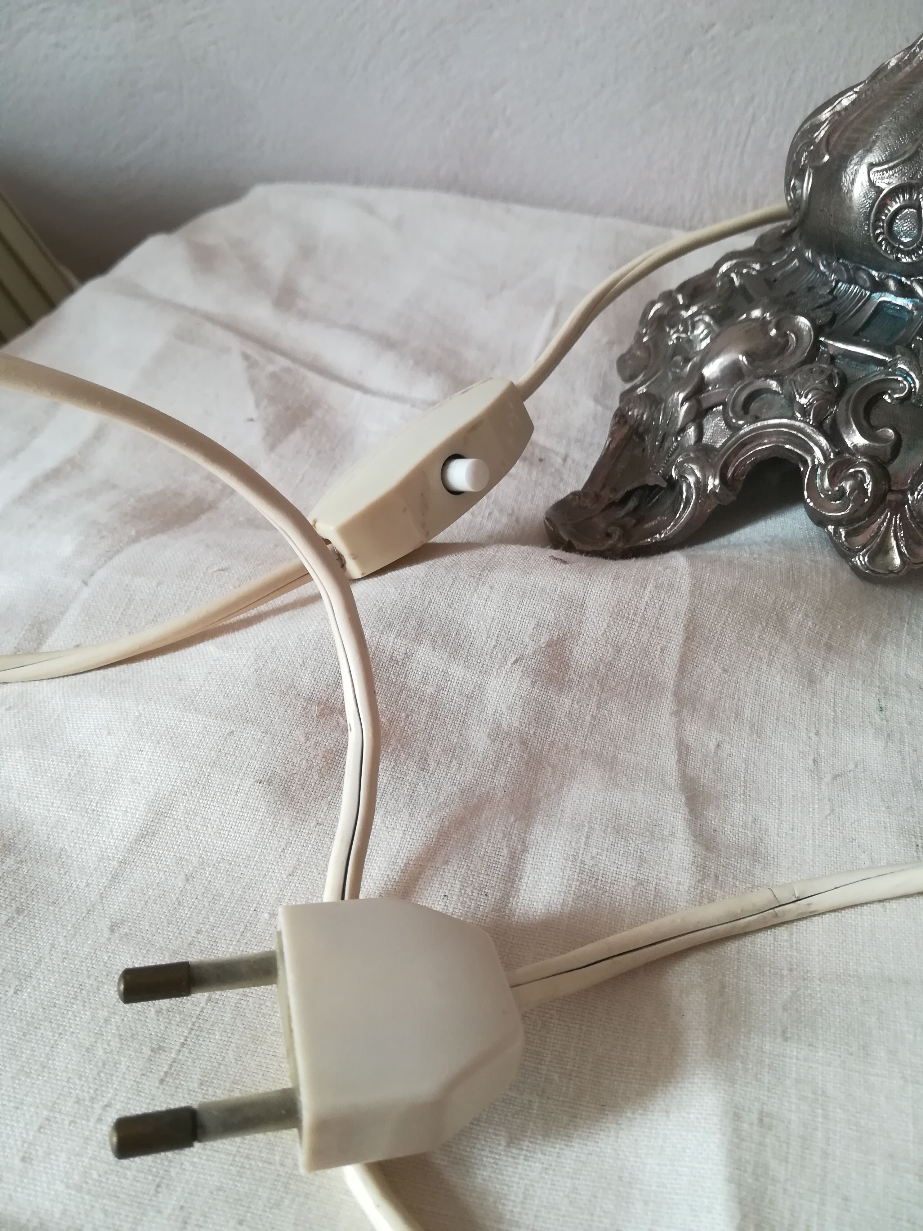 Cherry blossom lamp in relief