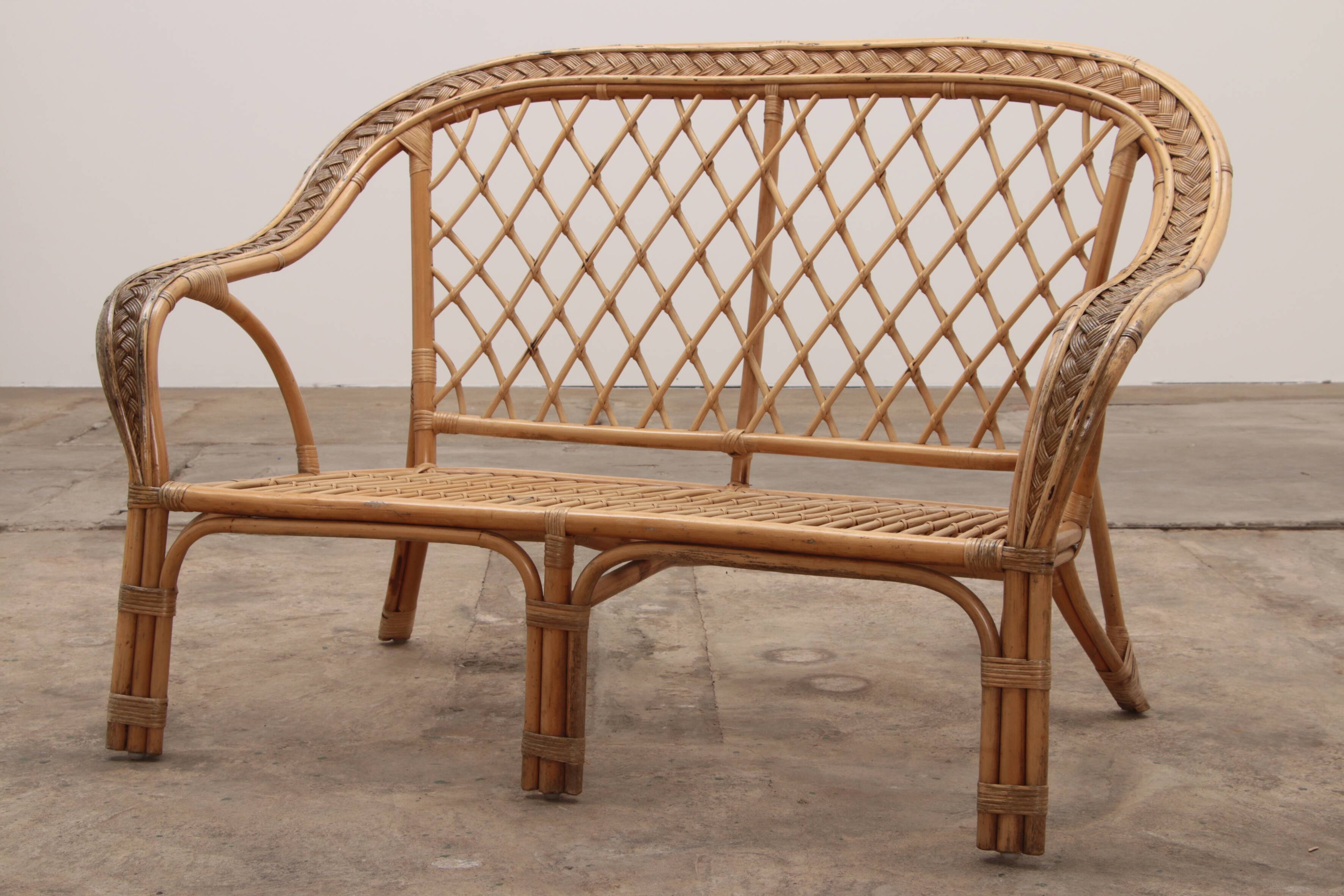 French Bohemian sofa made of bamboo from the 1960s.