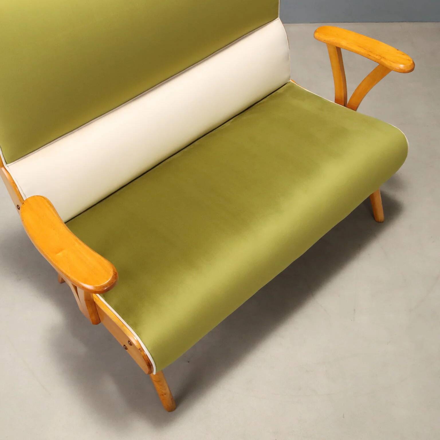 Vintage two-tone velvet and beech wood canapé, Italian design, 1950s.