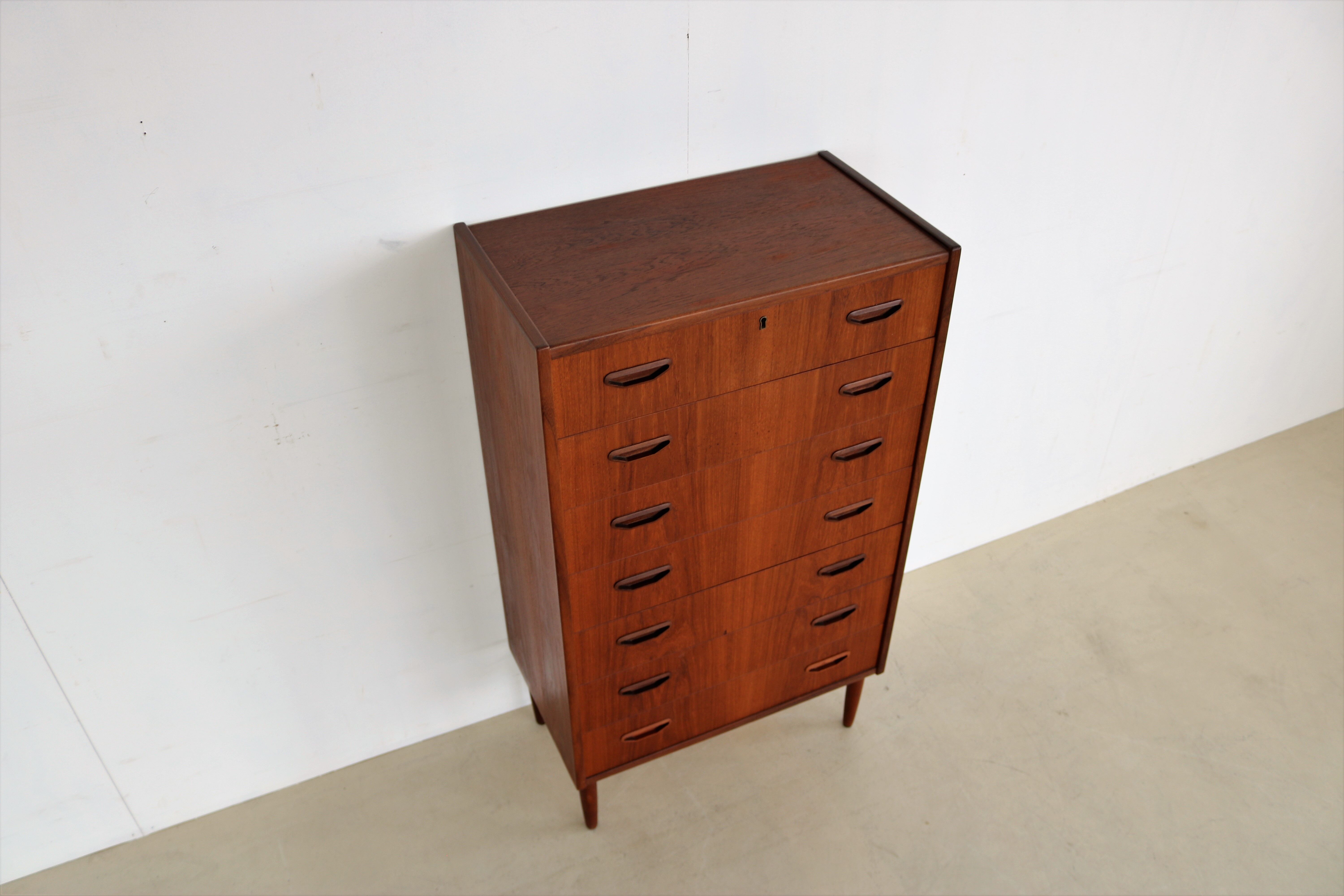 Vintage teak 'tallboy' chest of drawers