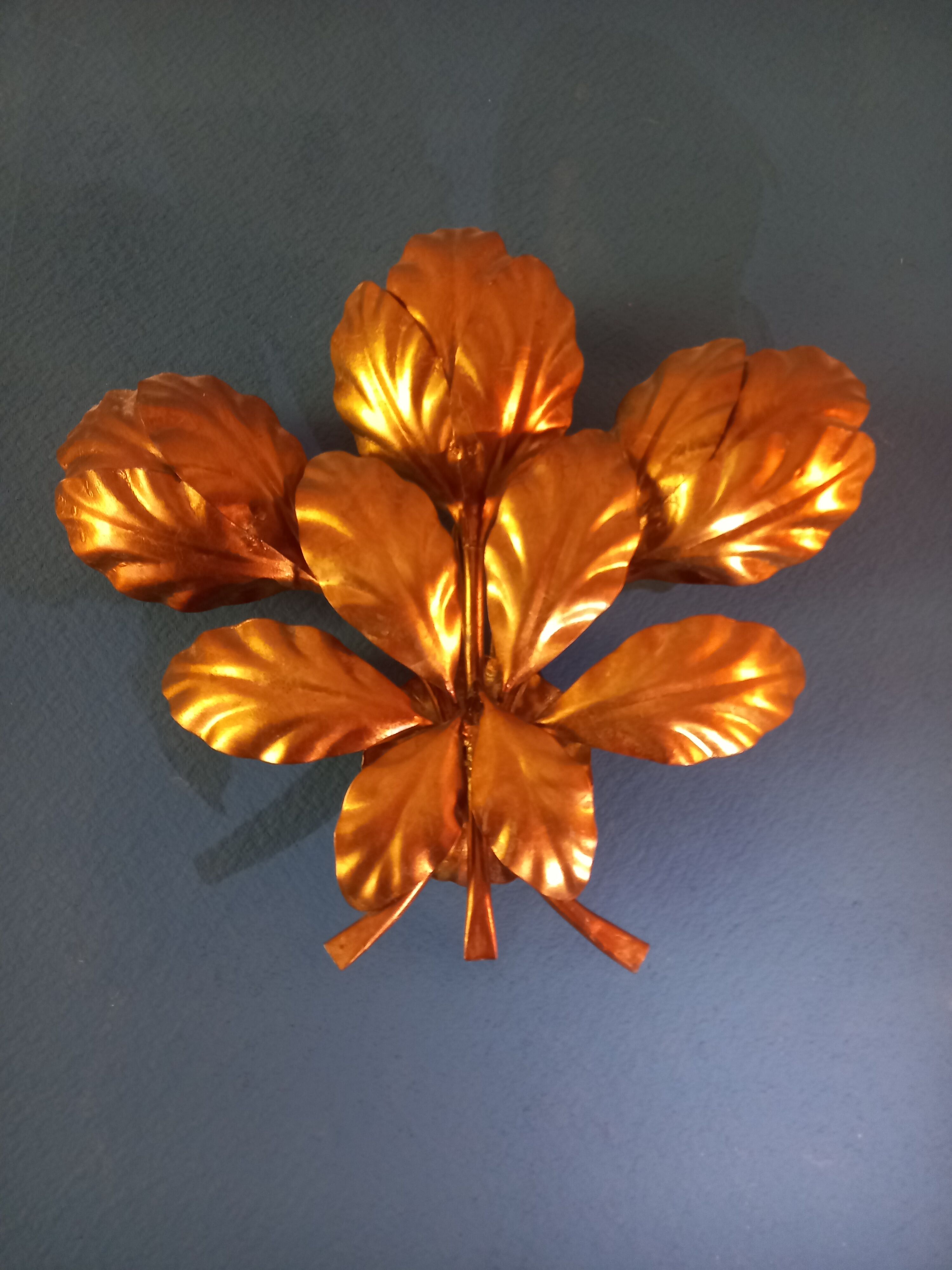 Floral wall lamp