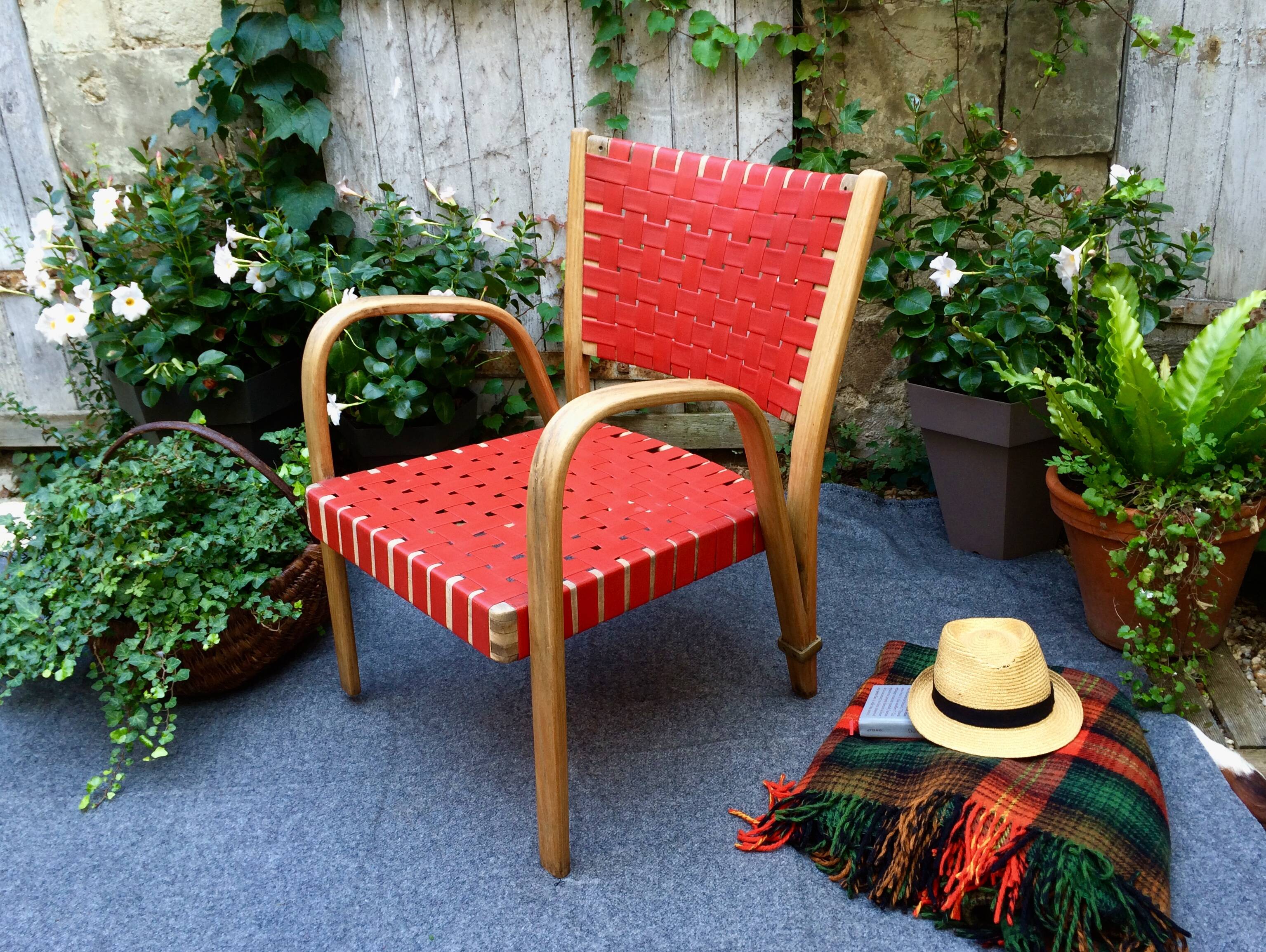Bow Wood Steiner armchair red slats
