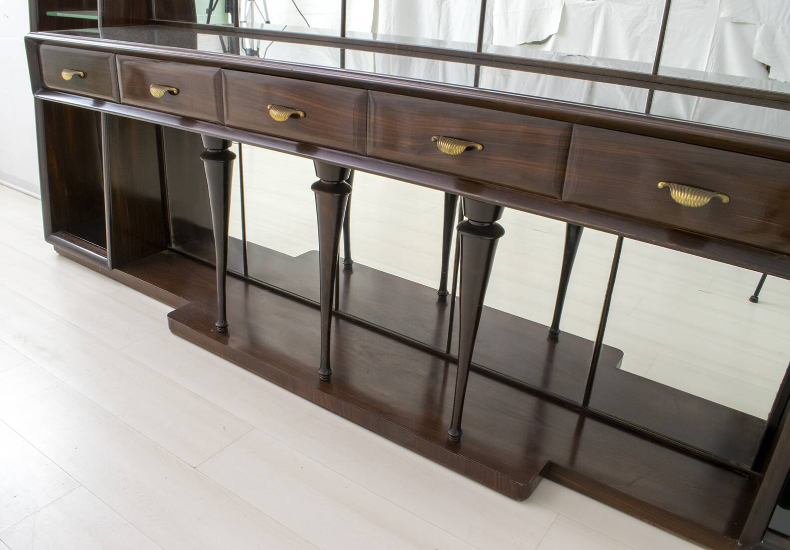 Guglielmo Ulrich Mid-Century Modern Italian Walnut Mirrored Sideboard, 1940