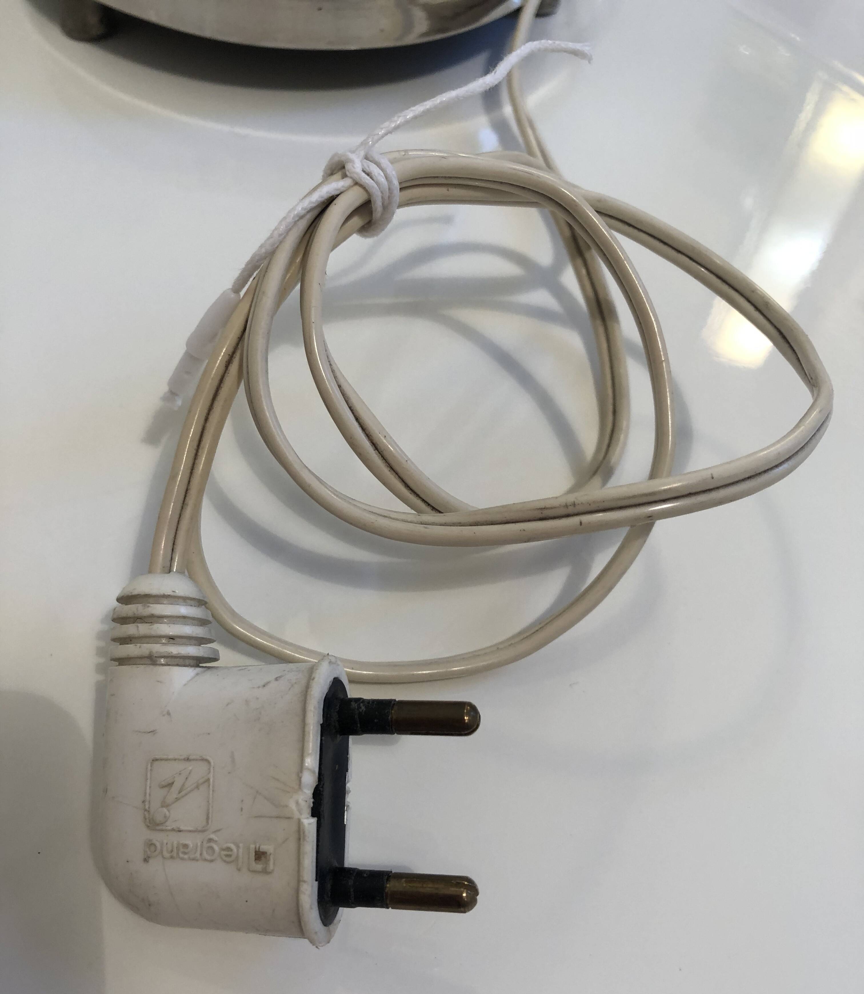 Modernist table lamp from the 30s and 40s in chrome-plated brass, molded glass lampshade