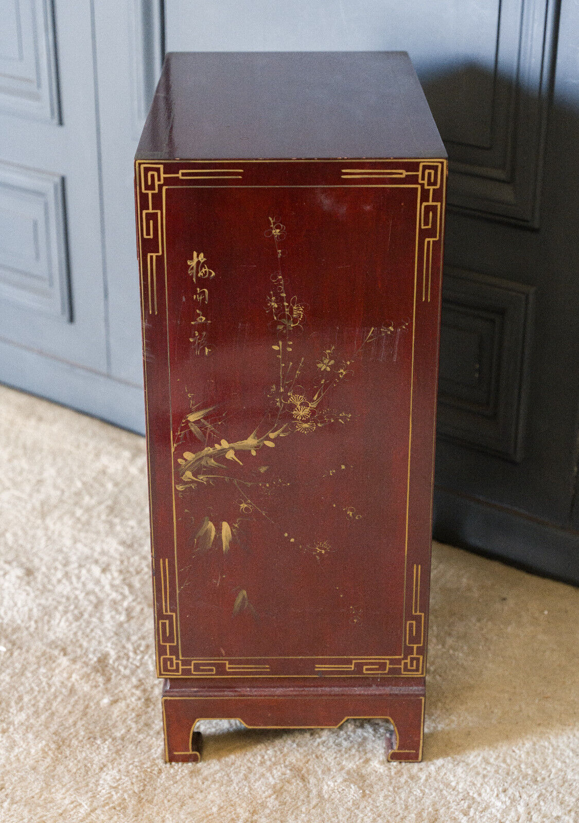 Chinese furniture XXth Red lacquer Decor of branches and birds