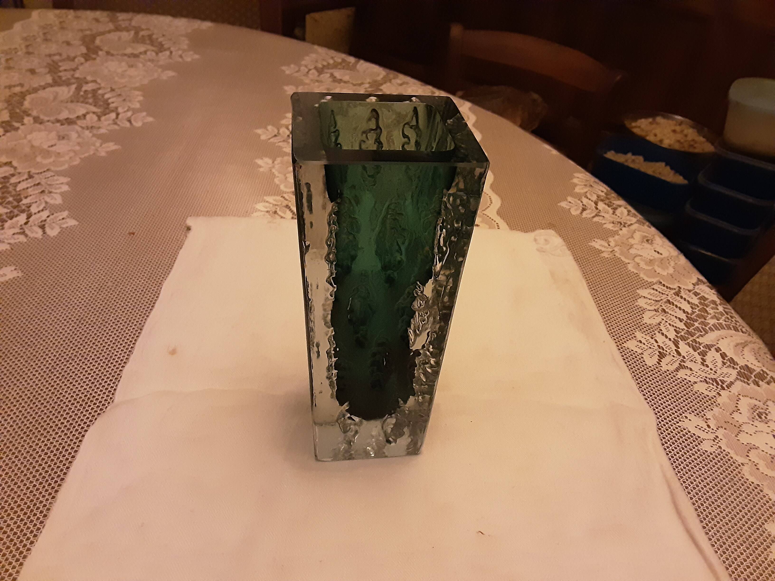 SOMMERSO MOLD-BLOWN VASE