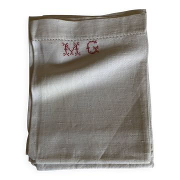 Set of 6 1930s caviar linen napkins embroidered with MG red 65 x 85