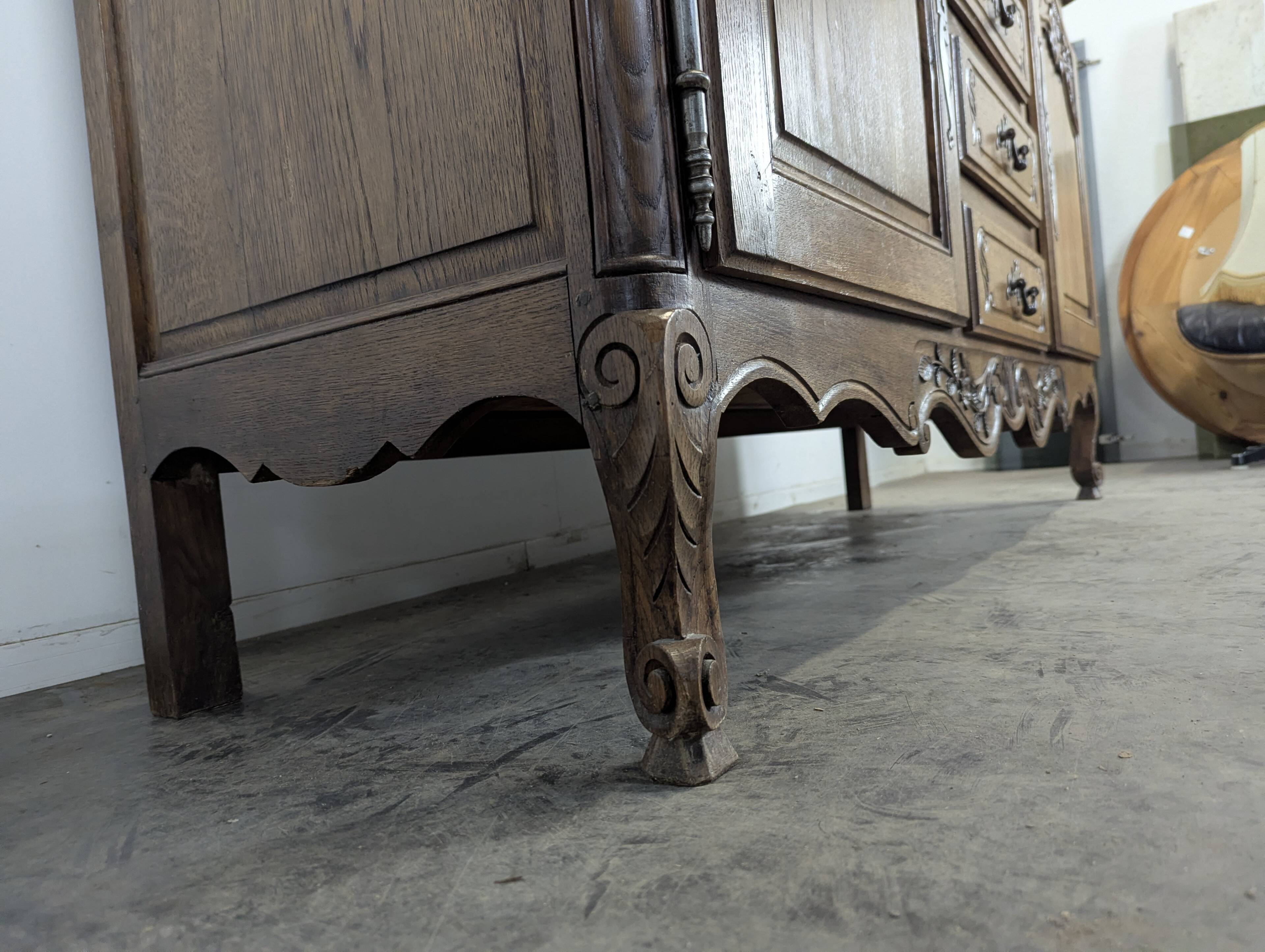 Carved Norman buffet Neo-rustic