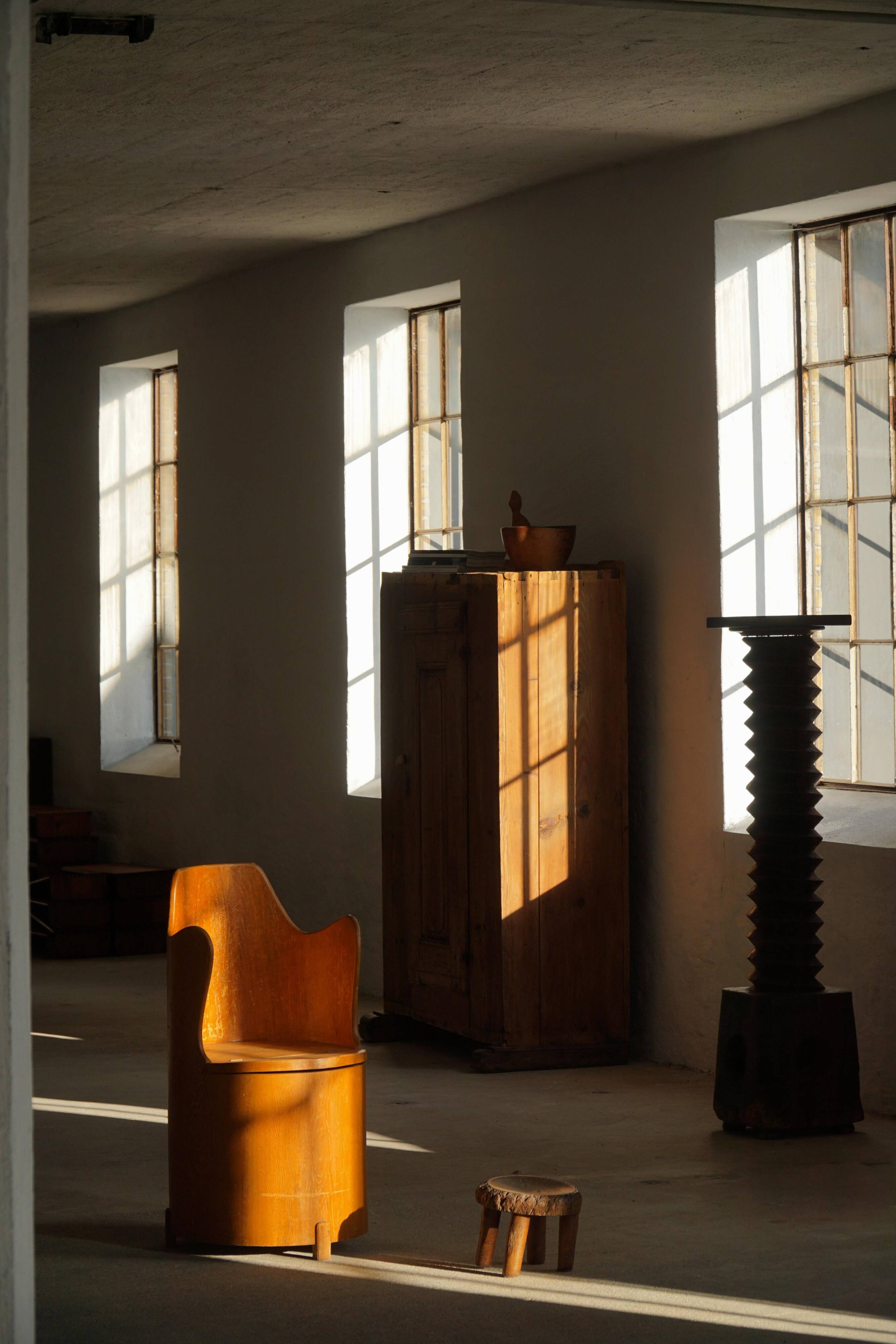 Modern Scandinavian style, Stump chair / "Kubstol" in pine, mid-20th century, 1950s.