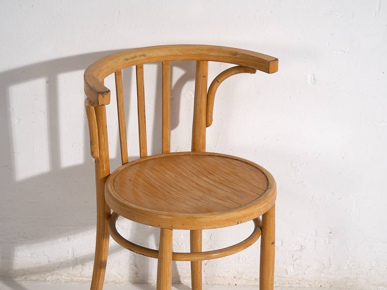 Chaises anciennes avec accoudoirs (vers 1920). Ensemble de 4 pièces #1
