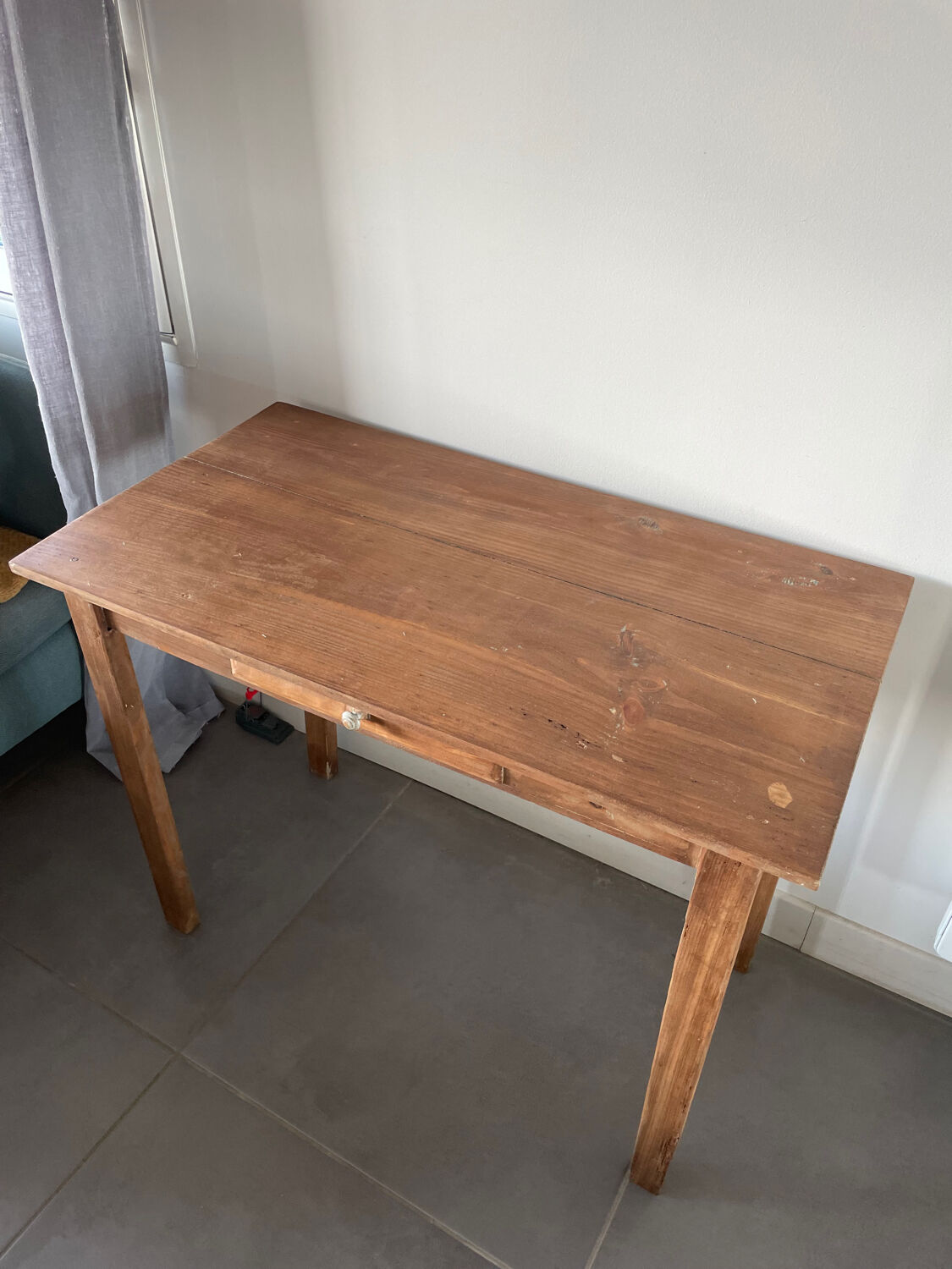 Rectangular wooden desk table