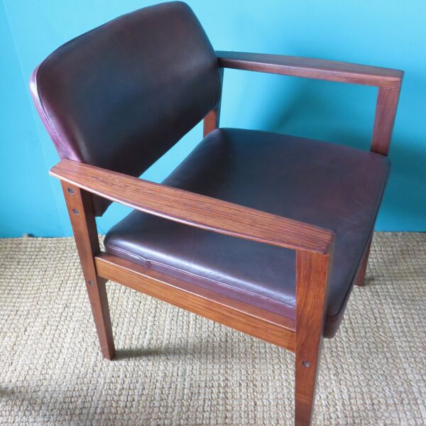 Paire de fauteuils en palissandre de Rio et cuir prune, Danemark 1960