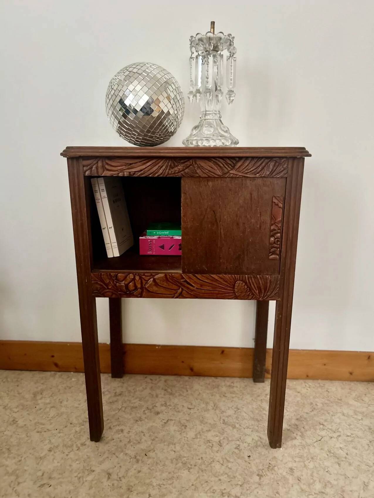Petit meuble art déco aux portes coulissantes, atypique et joli