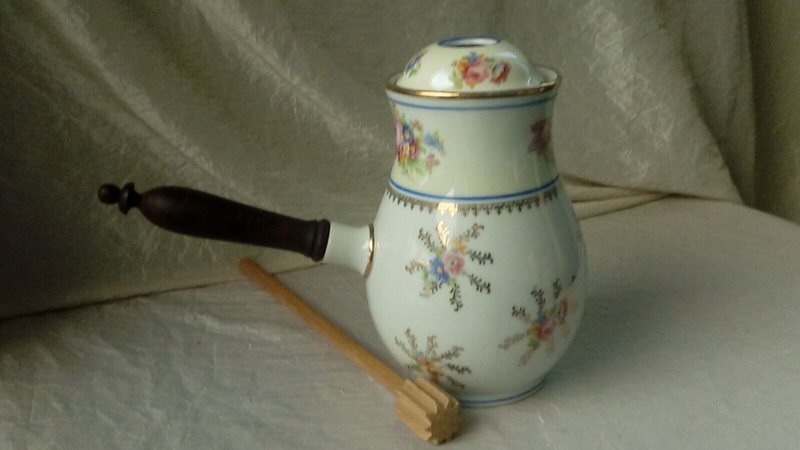 Limoges porcelain chocolatiere with its moussoir